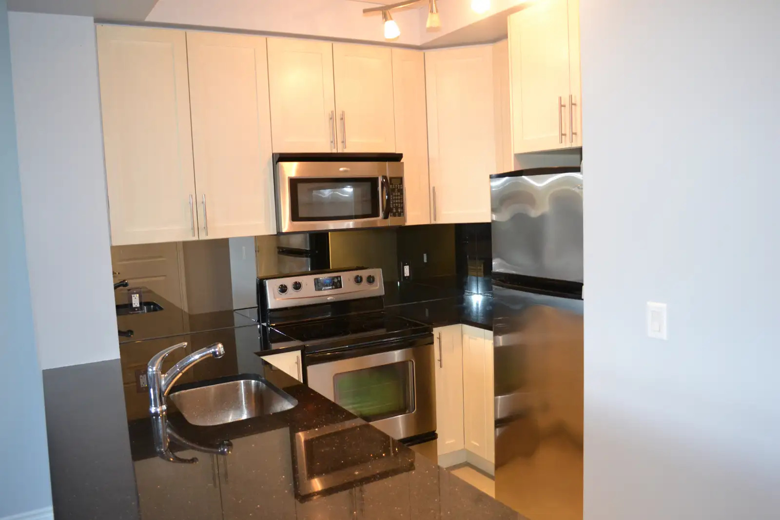 Bright Bellaria 1+Den+Solarium - Maple, Vaughan 2
