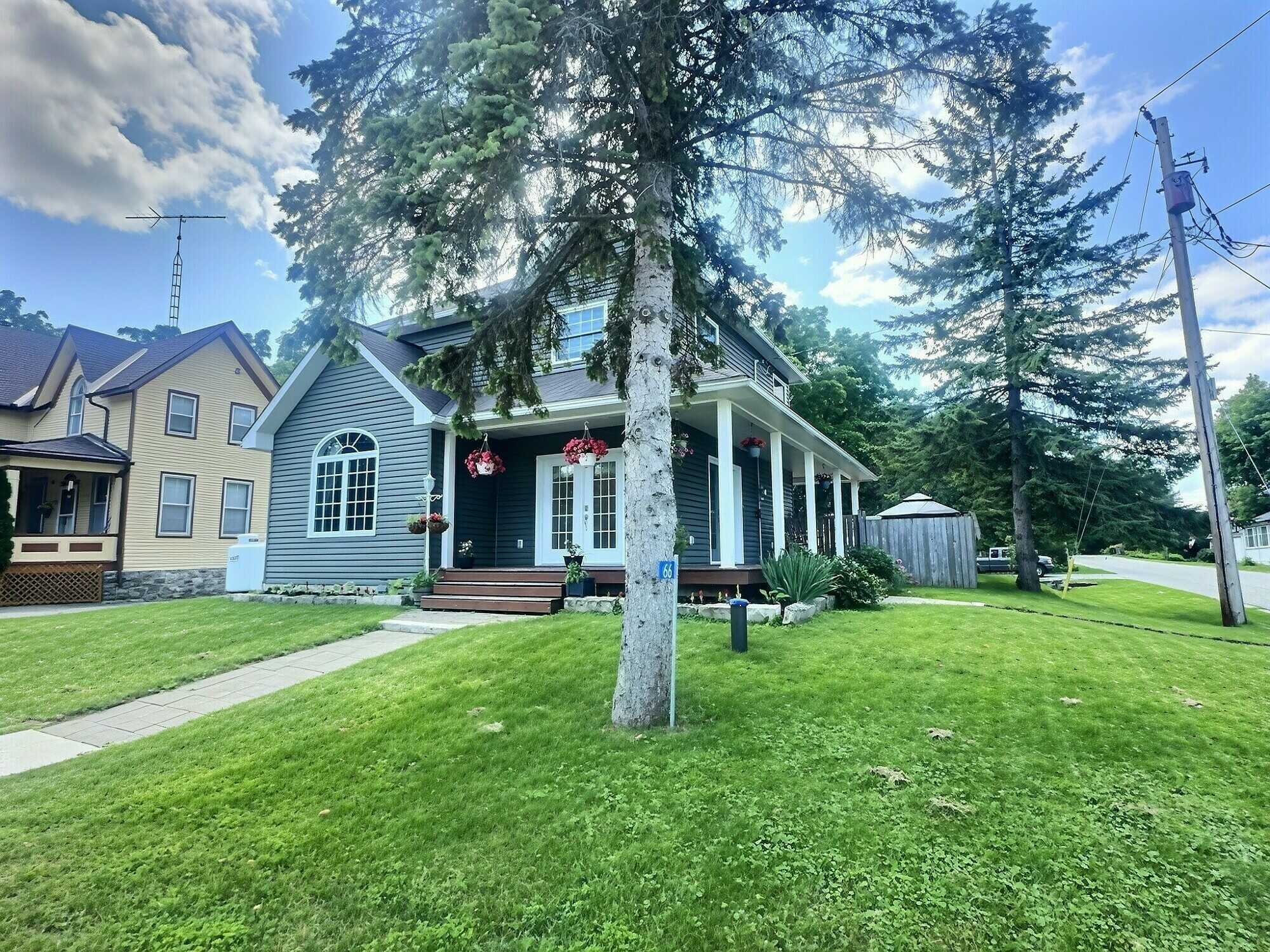Country-Style Home in the village of Delta - Rideau Lakes 3