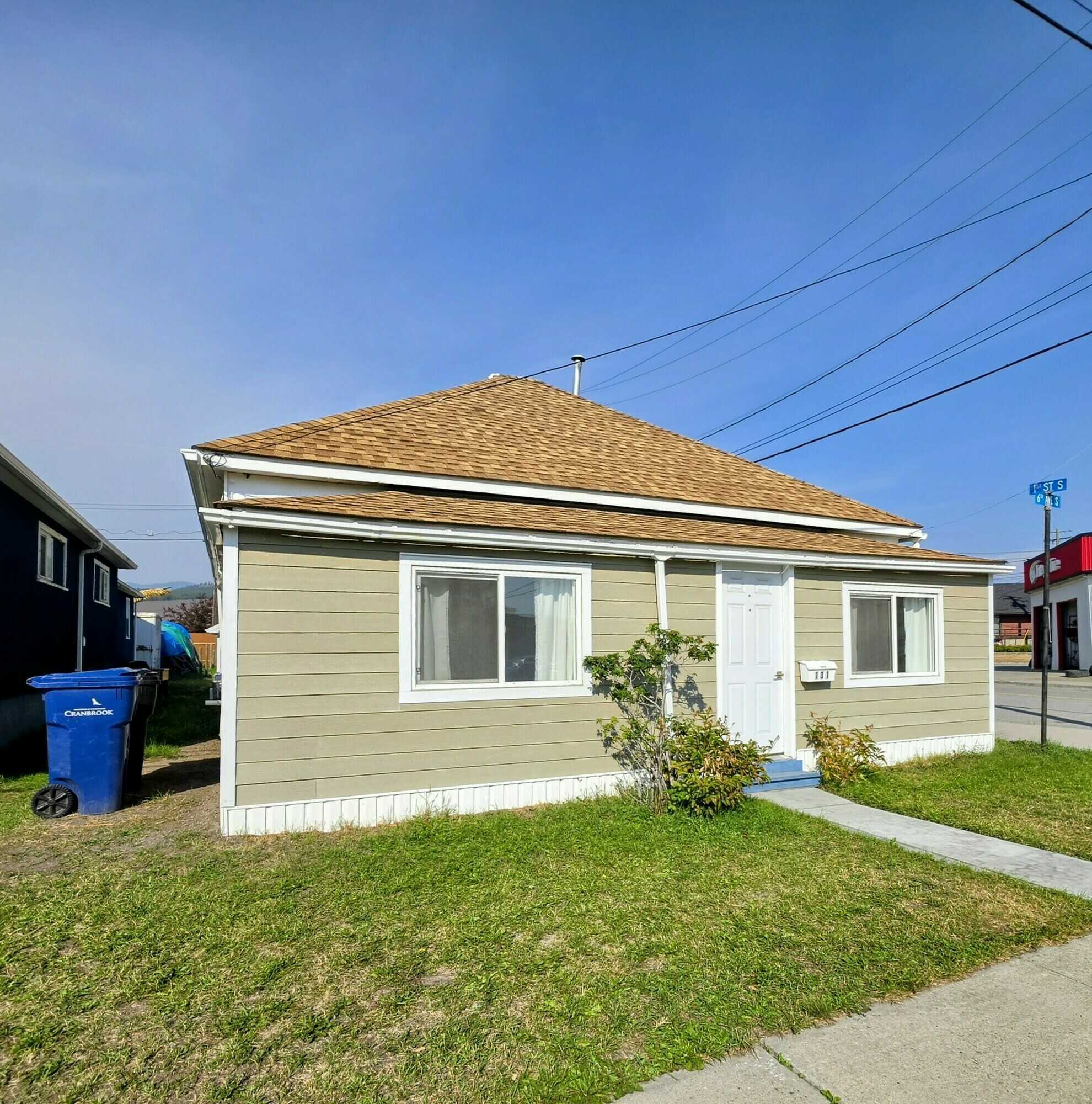 Extensively renovated charming home on a corner lot in Cranbrook 3