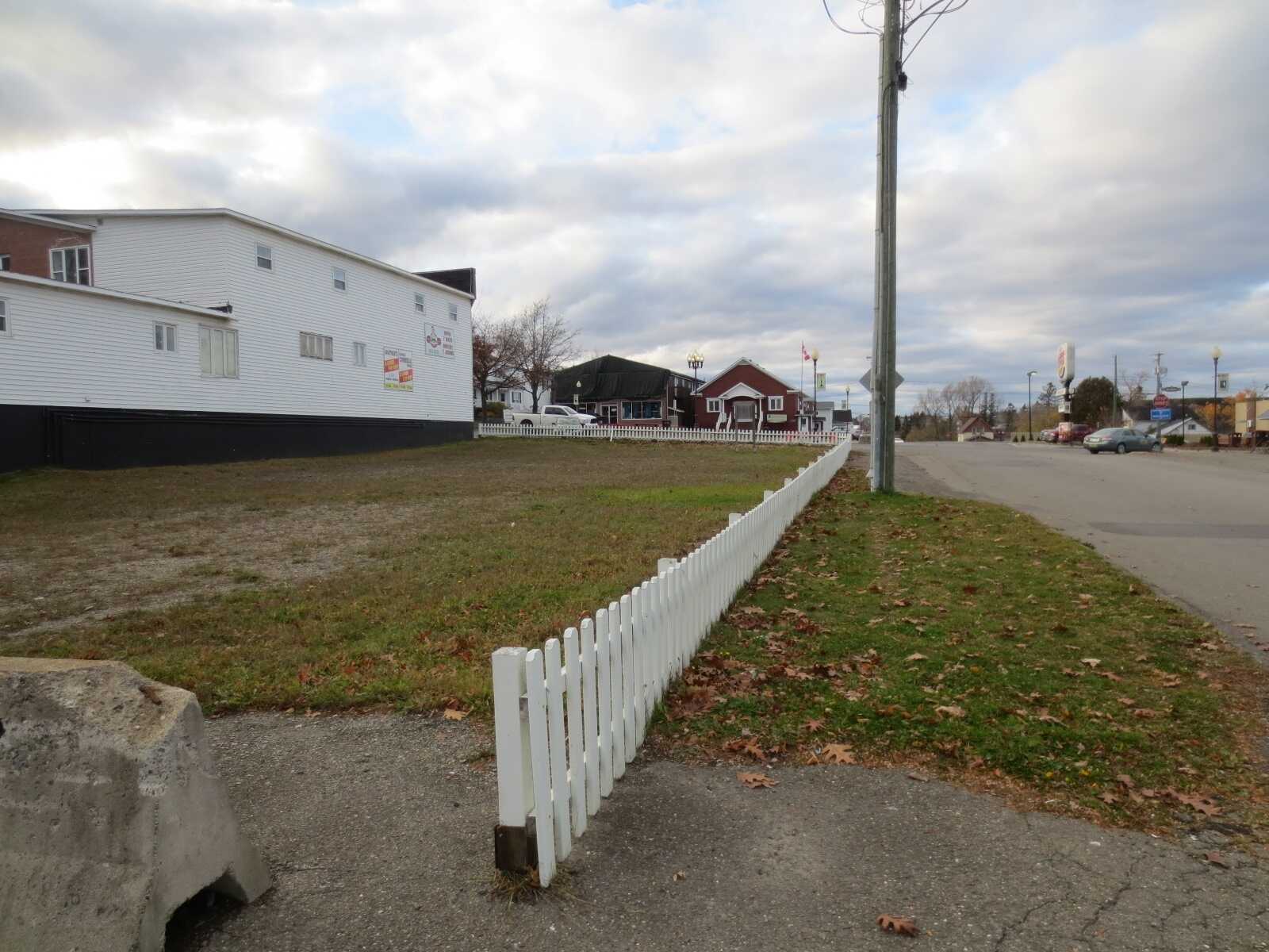 123 Broadway Blvd, Grand Falls 3