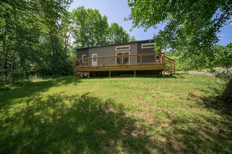 DUAL-PROPERTY WATERFRONT PARADISE 3