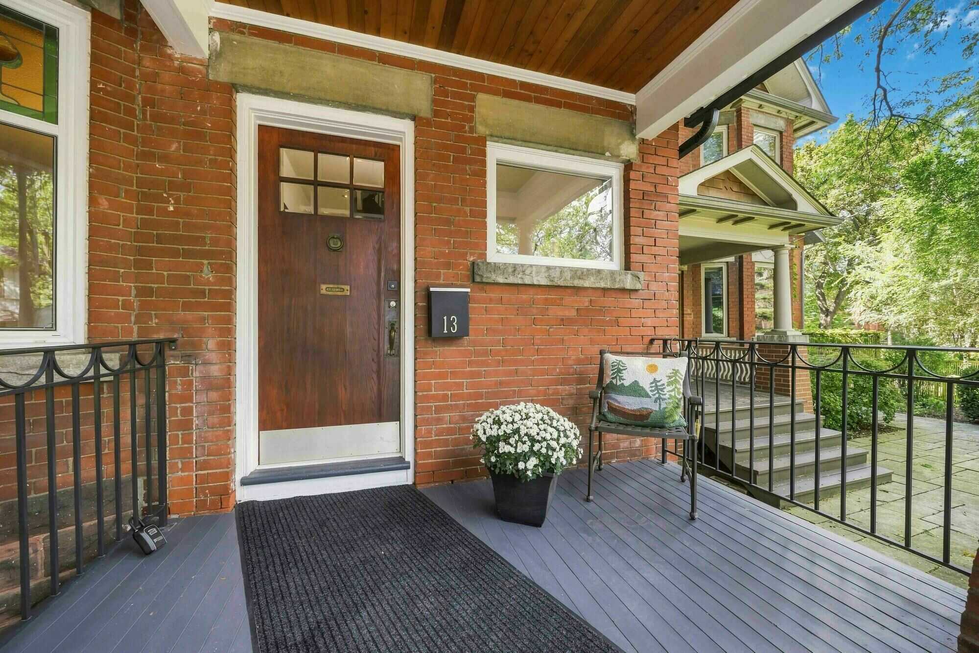Welcome to 13 Evelyn Crescent, a truly special residence set on one of High Park North’s most picturesque, tree-lined crescents, in the heart of one of Toronto’s most sought-after neighbourhoods. 4
