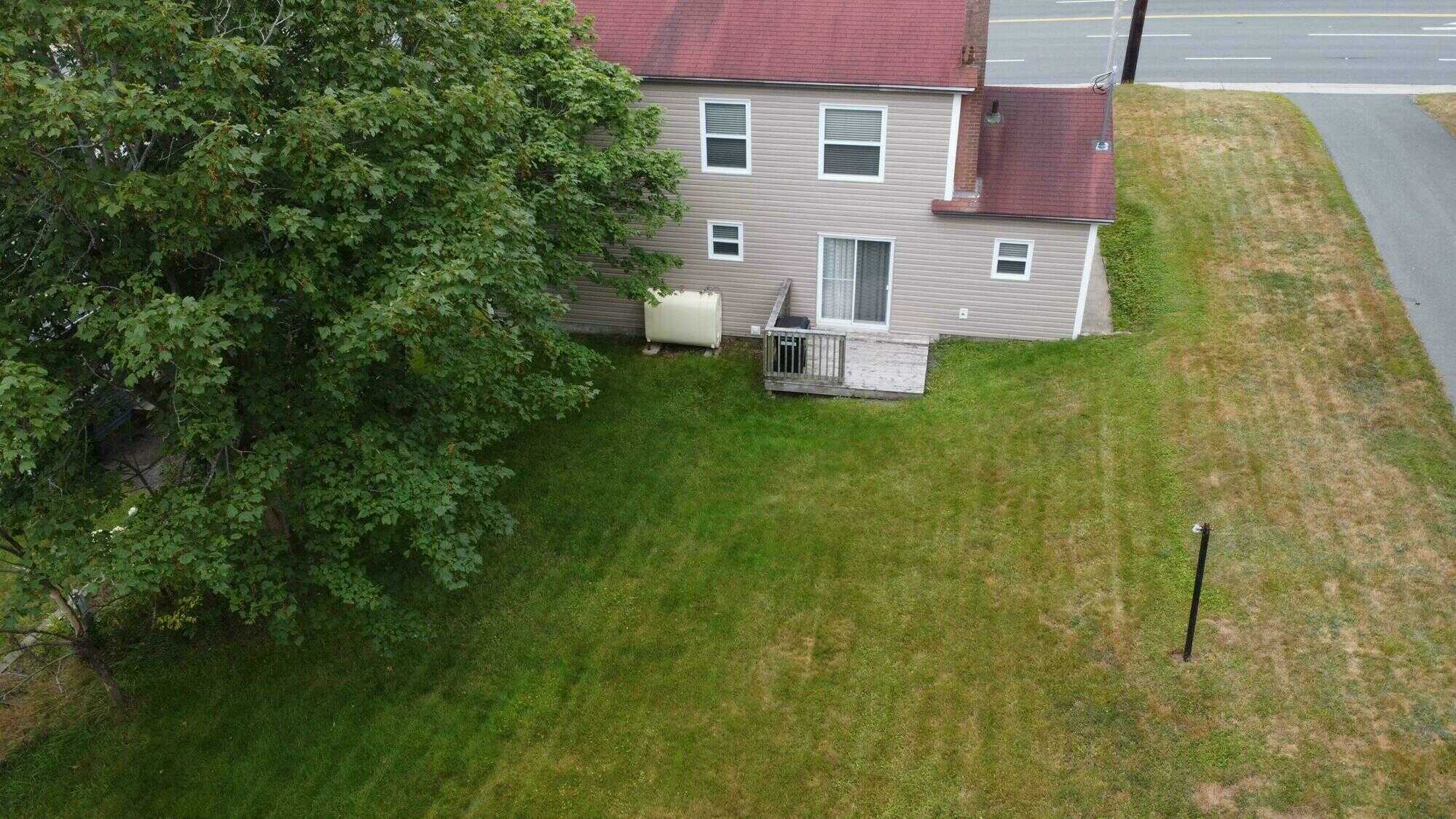 🏡 Character-Filled 3-Bedroom, 2-Bathroom Home on a Deep Private Lot in St. John’s 3