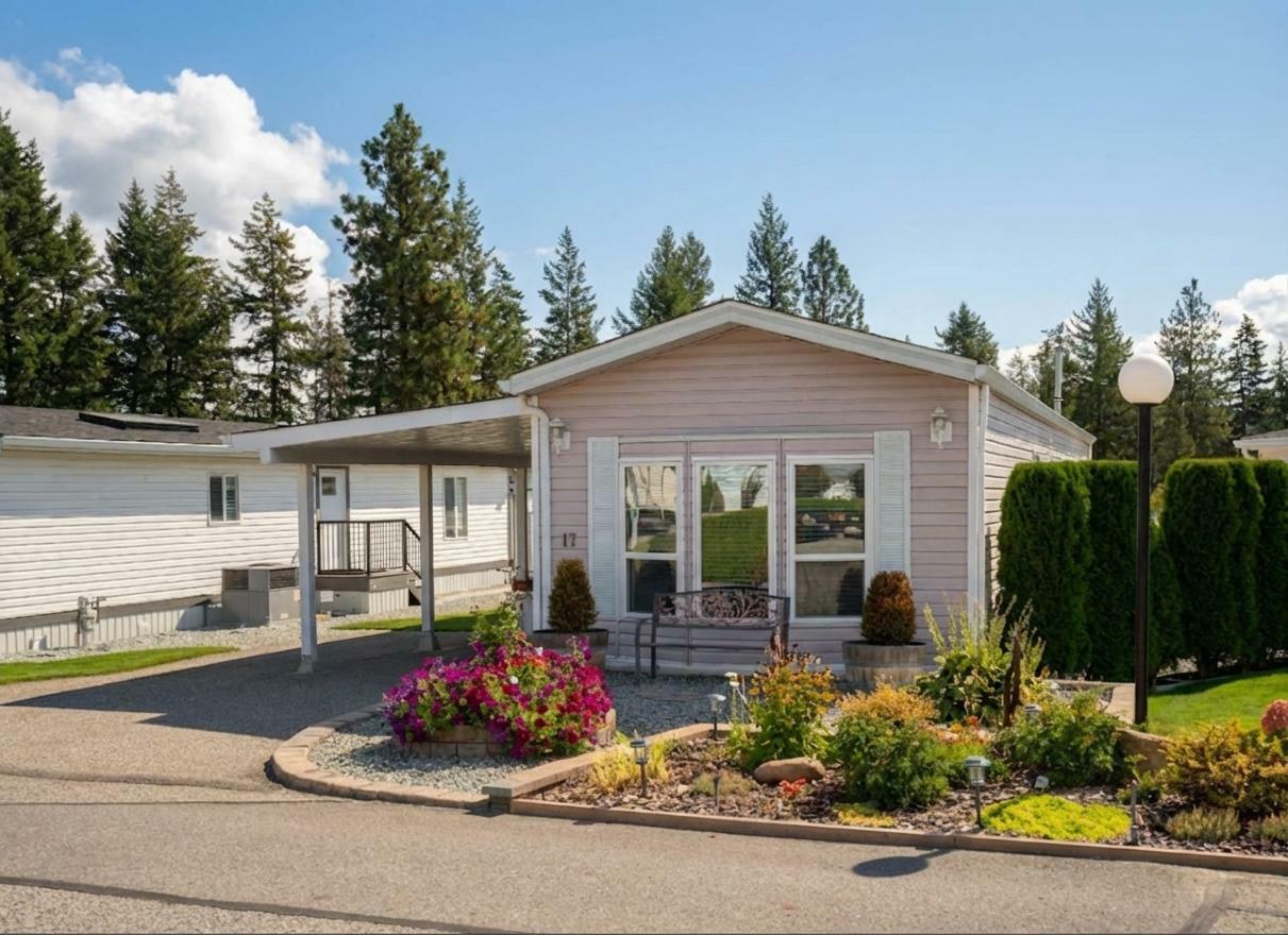 Discover comfortable and convenient living in Shannon Lake’s highly sought-after 55+ gated community, Crystal Springs. 2