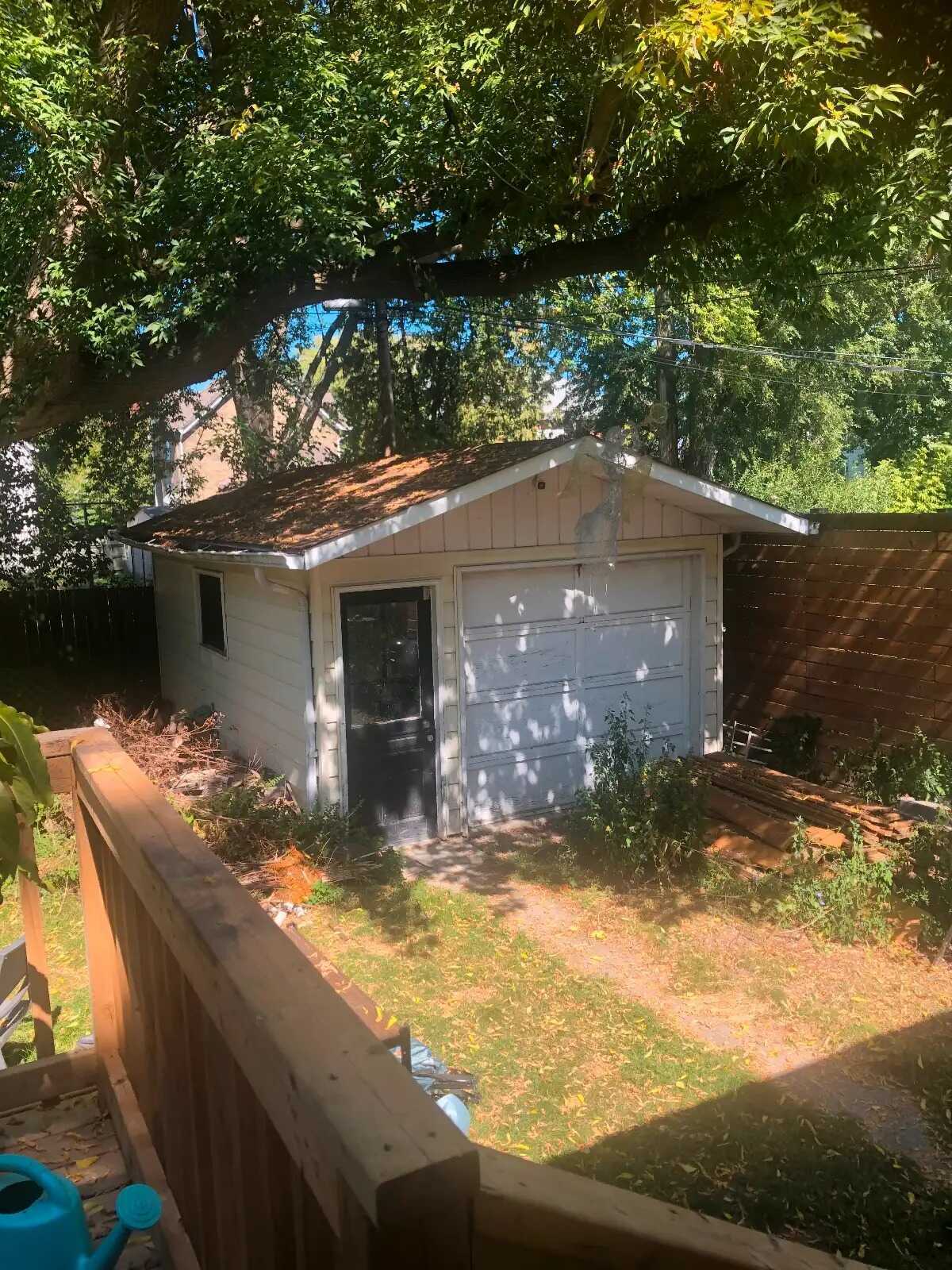 Detached multi-family House with deck and garage for Sale 4
