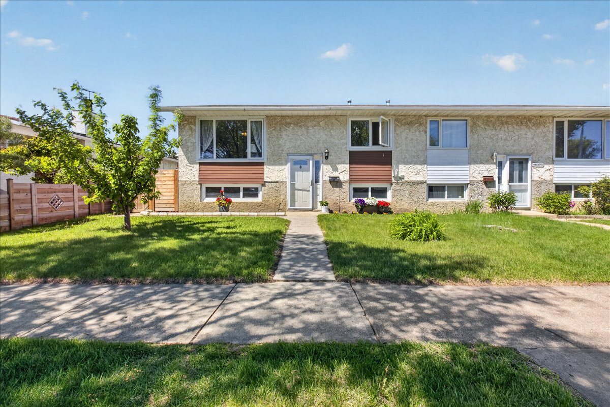 Well maintained 5-bedroom, 1,100 sq. ft. bi-level half duplex in a convenient north Edmonton location. 3