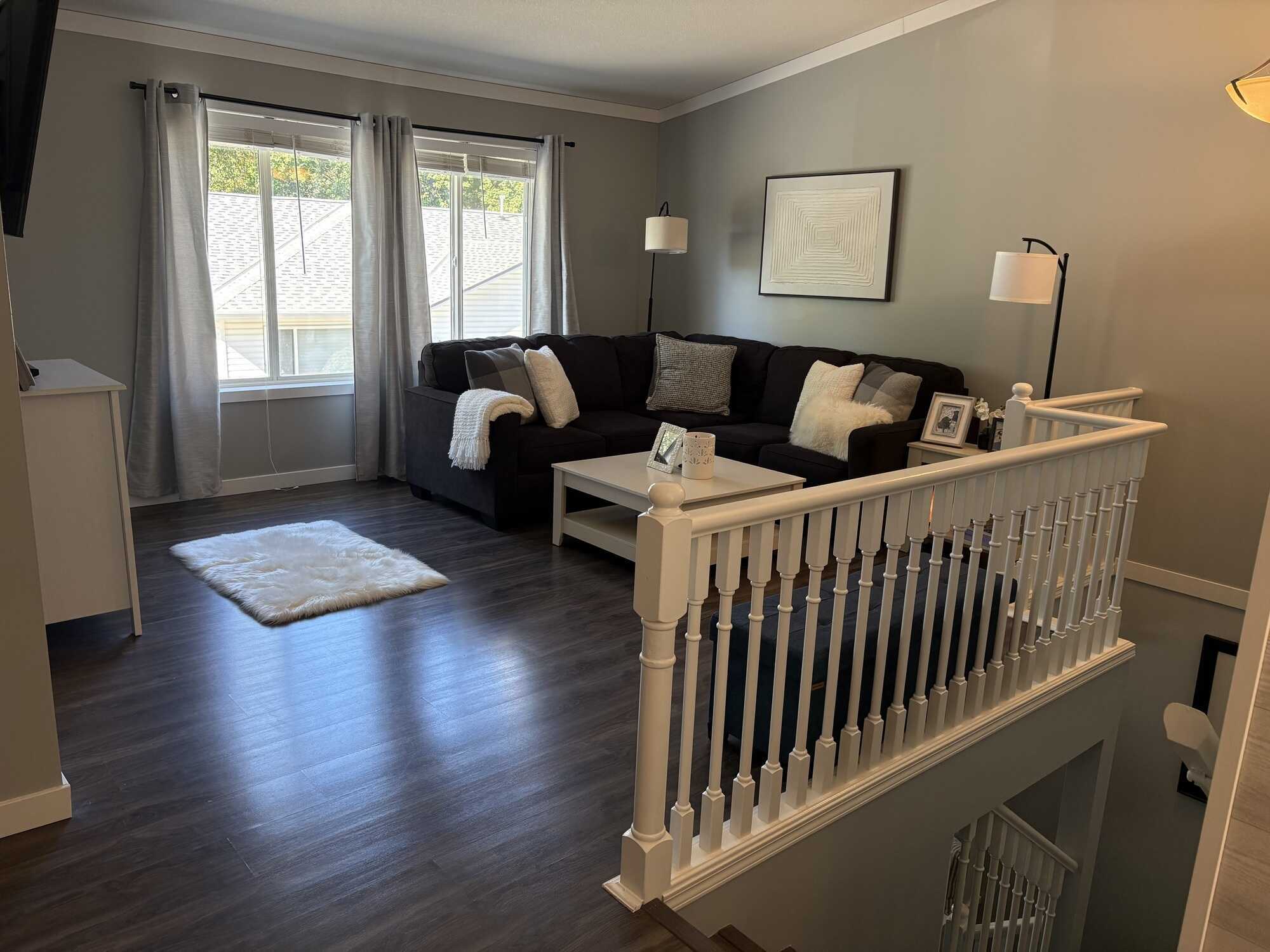 Welcome to #111 – 1801 53 Avenue, a beautifully updated 3-bedroom + den, 2-bathroom home offering comfortable, low-maintenance living in a convenient Vernon location. 4