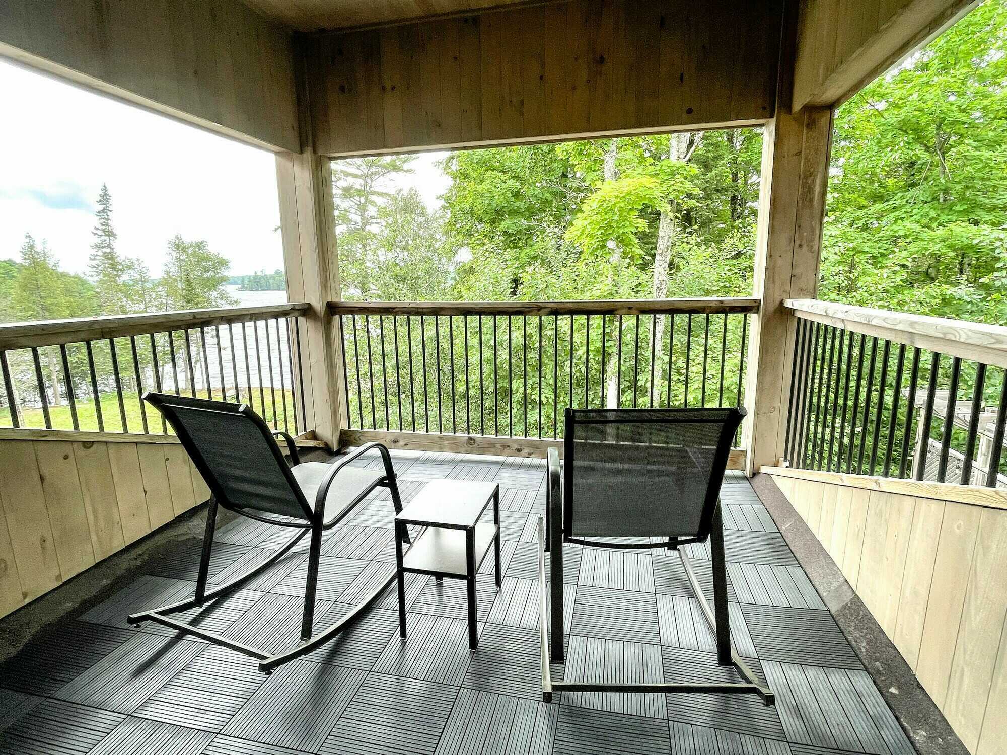 Absolutely Beautiful, Custom Built Home, Recently Renovated Nestled On A Wonderfully Shaped 1 Acre Lot. 4