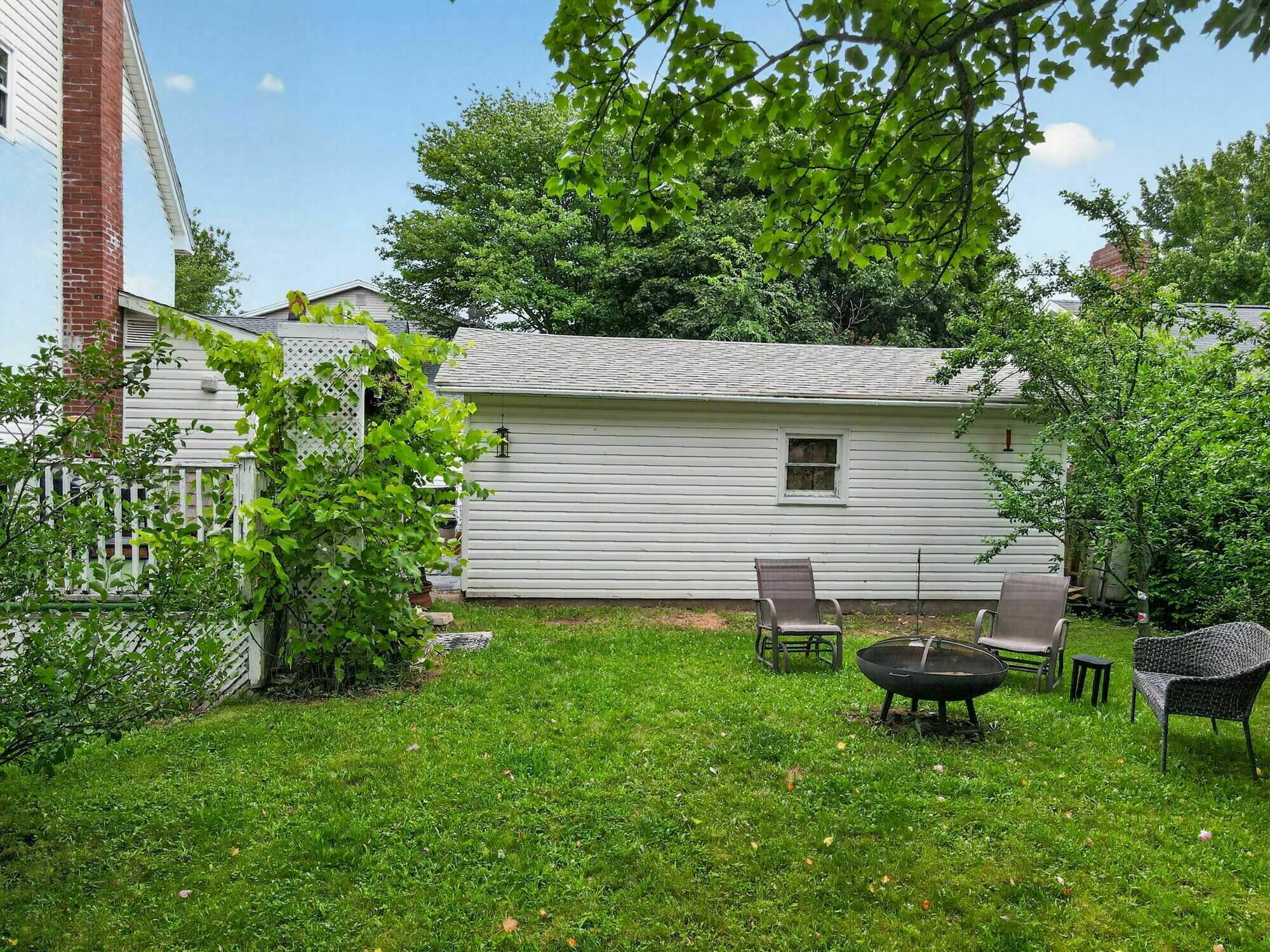 Spacious 3-Bedroom Family Home on a Corner Lot! 5