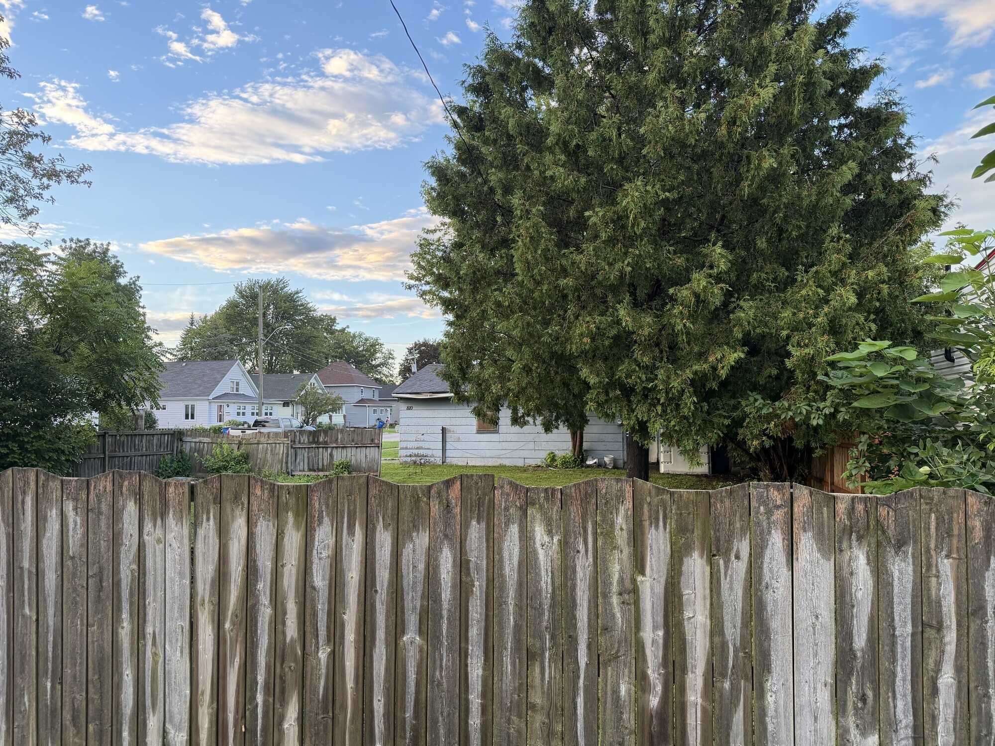 VACANT RESIDENTIAL LOT WITH GARAGE – WALLACEBURG – 3