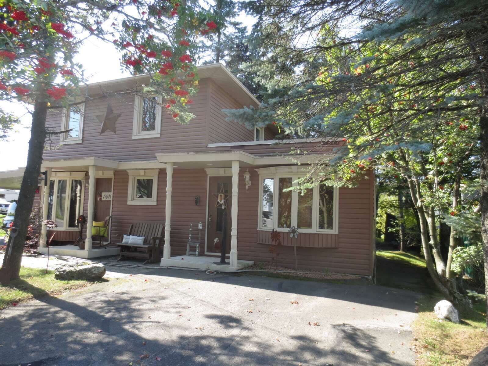 696 Rue Victoria, Edmundston 2
