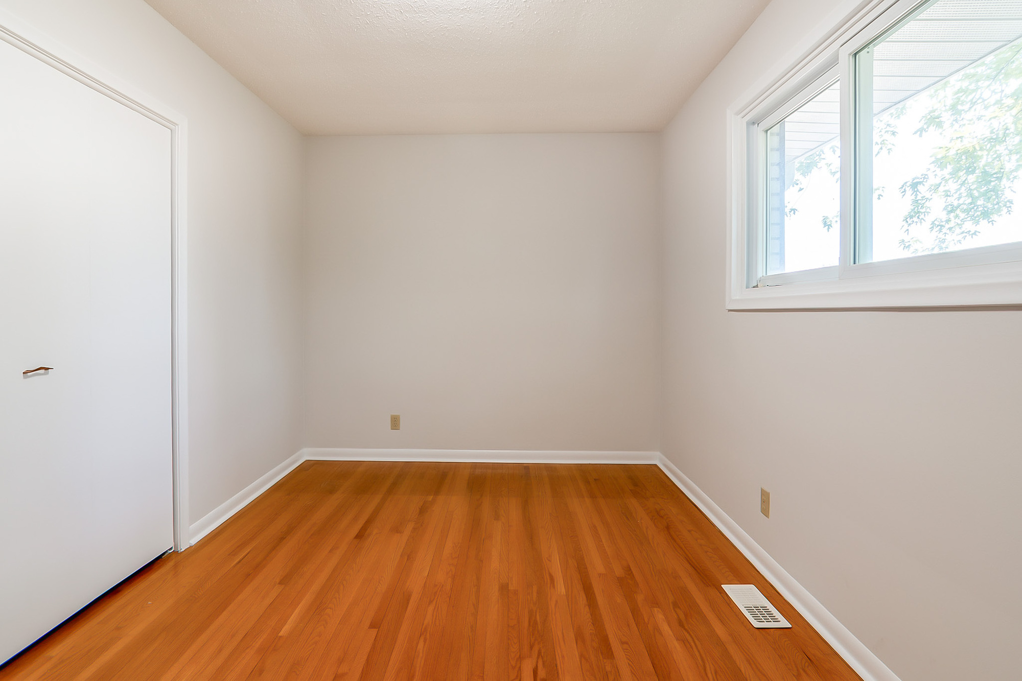 Spacious 4-Bedroom Backsplit with Fenced Yard in Town 4