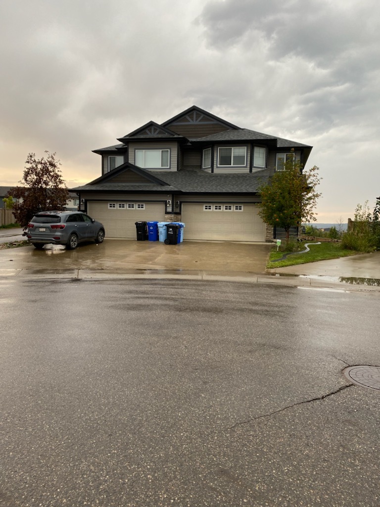 A beautiful and rare GEM of an Executive duplex.  Very bright, immaculate, huge fenced yard, an entertainer's dream.  All recently renovated in 2016. 2