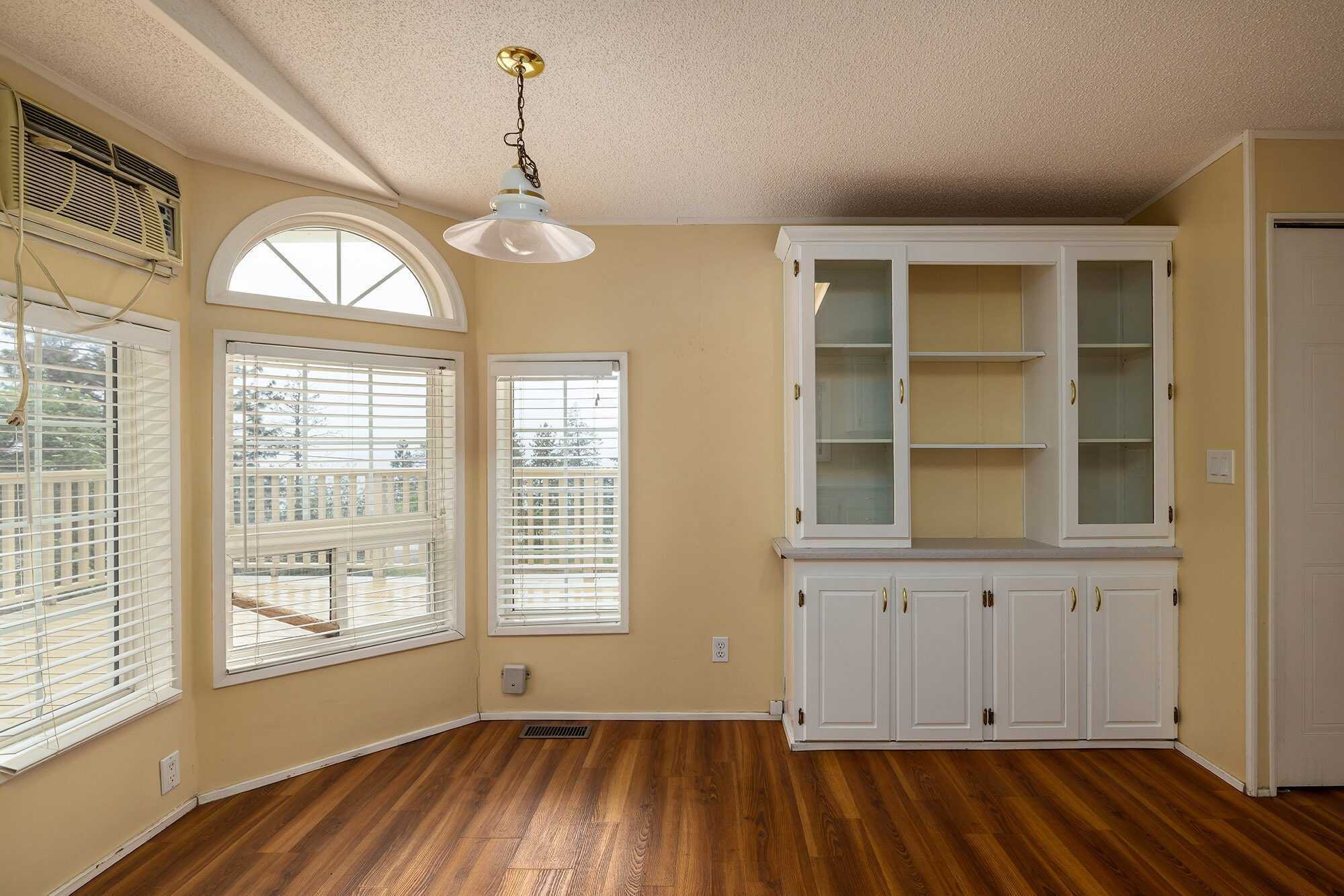 Manufactured home on 10.1 acres with panoramic views from Ellison overlooking the airport, city, lake and valley 5