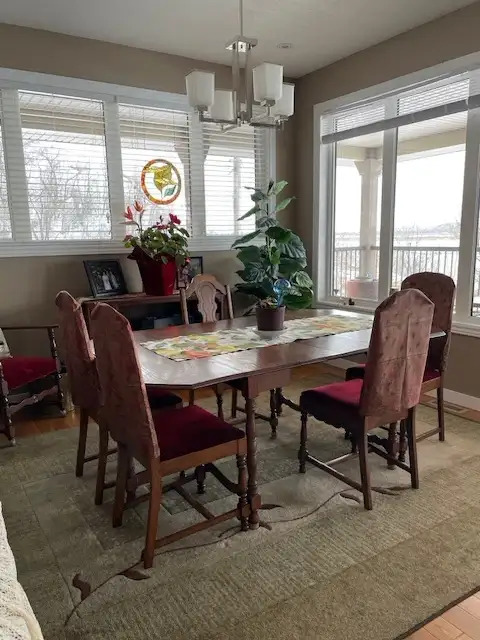Large, Disability Friendly, Lake View, Bungalow with Walkout 5