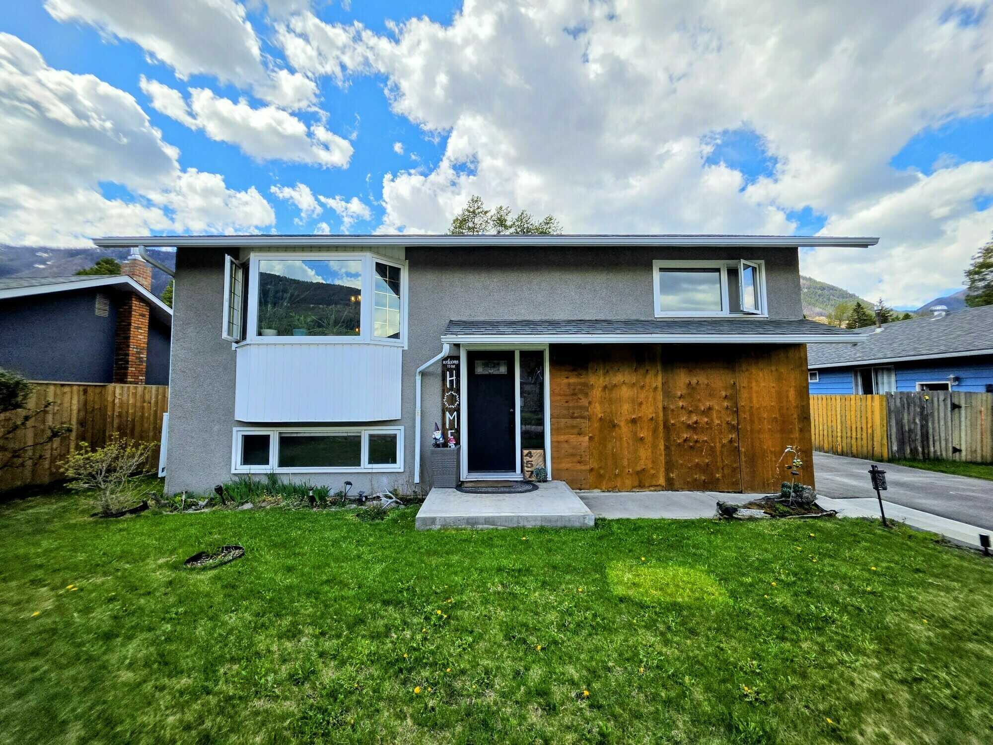 Updated Lower Sparwood Home – Steps to Amenities, Packed with Upgrades! 2