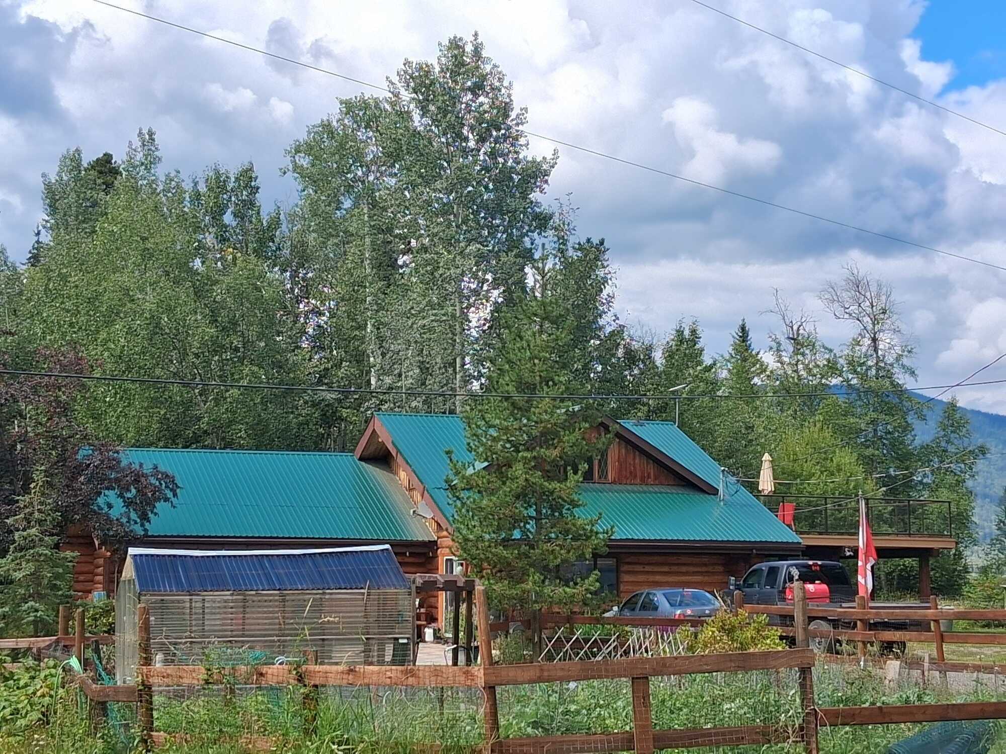 12.5-Acre Riverfront Log Home Retreat with Mountain Views 2