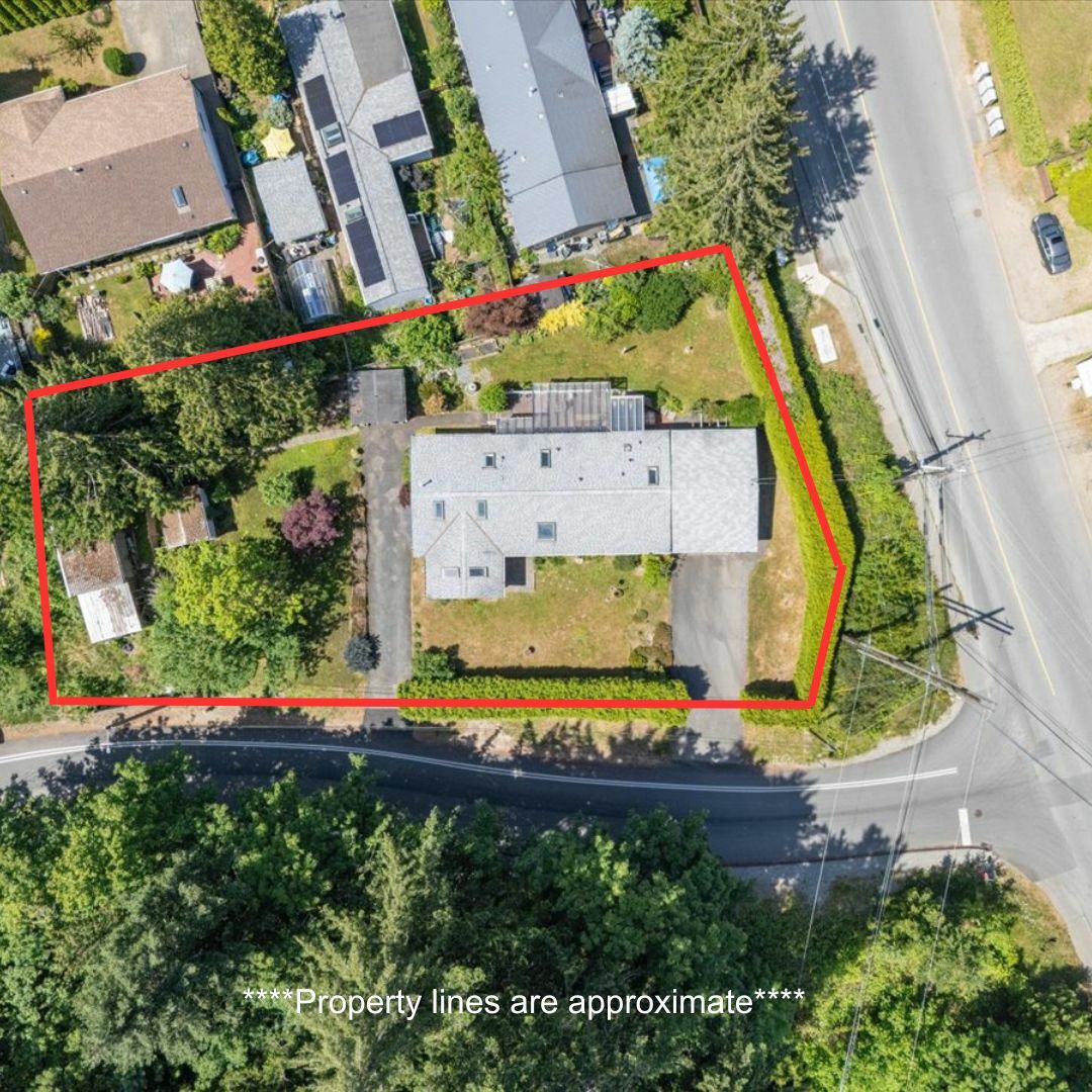🌿 Gardener’s Paradise on a Private 1/3 Acre Corner Lot 🌿 2