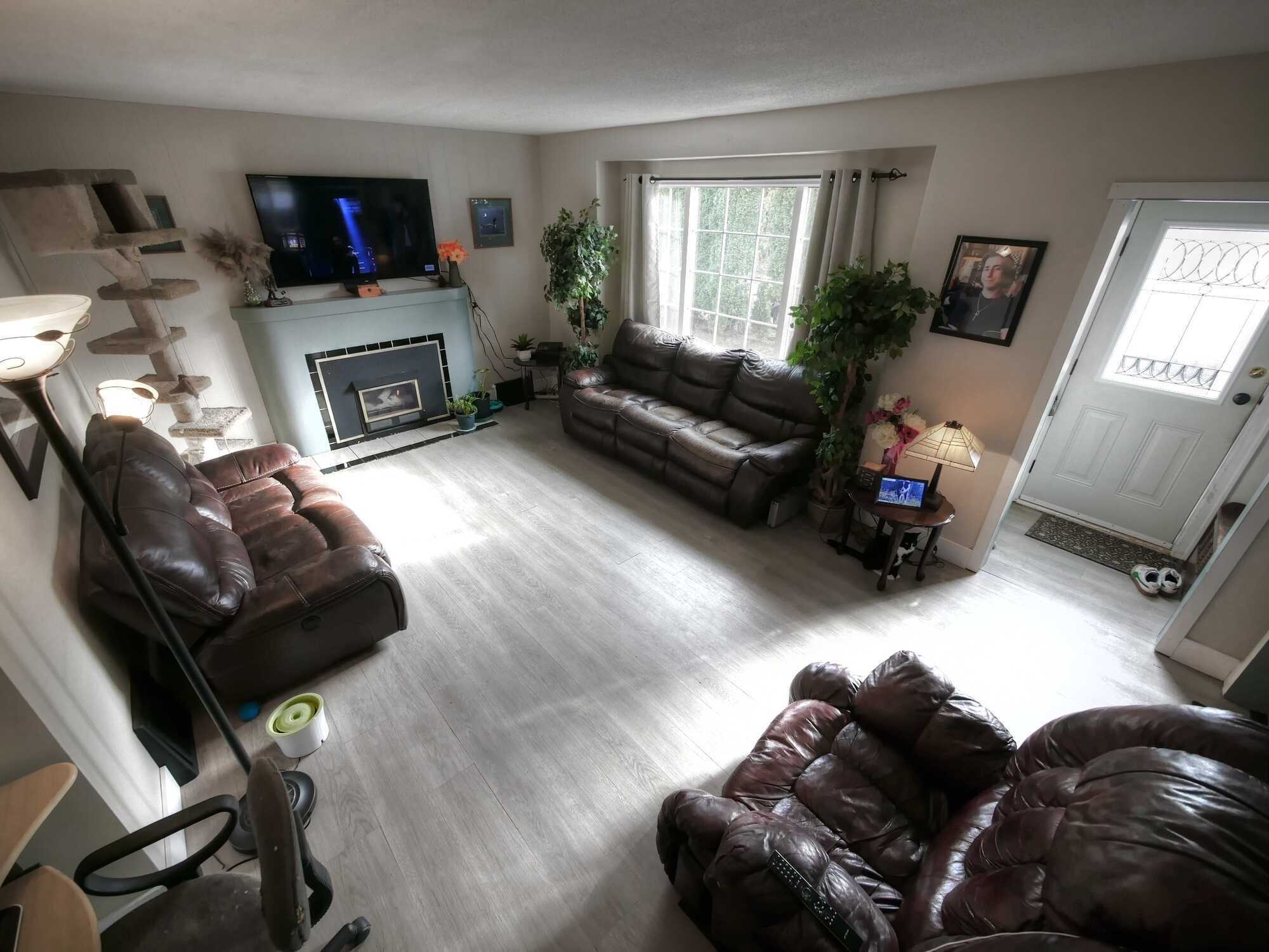 CHARMING & WELL Maintained 3Bed 1Bath home w/ huge potential in East Trail! Recent renovations! LOFT! Garage & Carport! Fenced for dogs! Private and nicely landscaped! 4