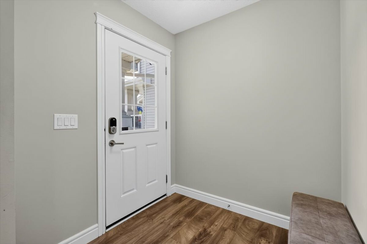 STARLING / GREENSPACE VIEW / MODERN 3 BED 2.5 BATH — A RARE FIND! Welcome to 3885 Robins Crescent NW in sought-after Starling! 4
