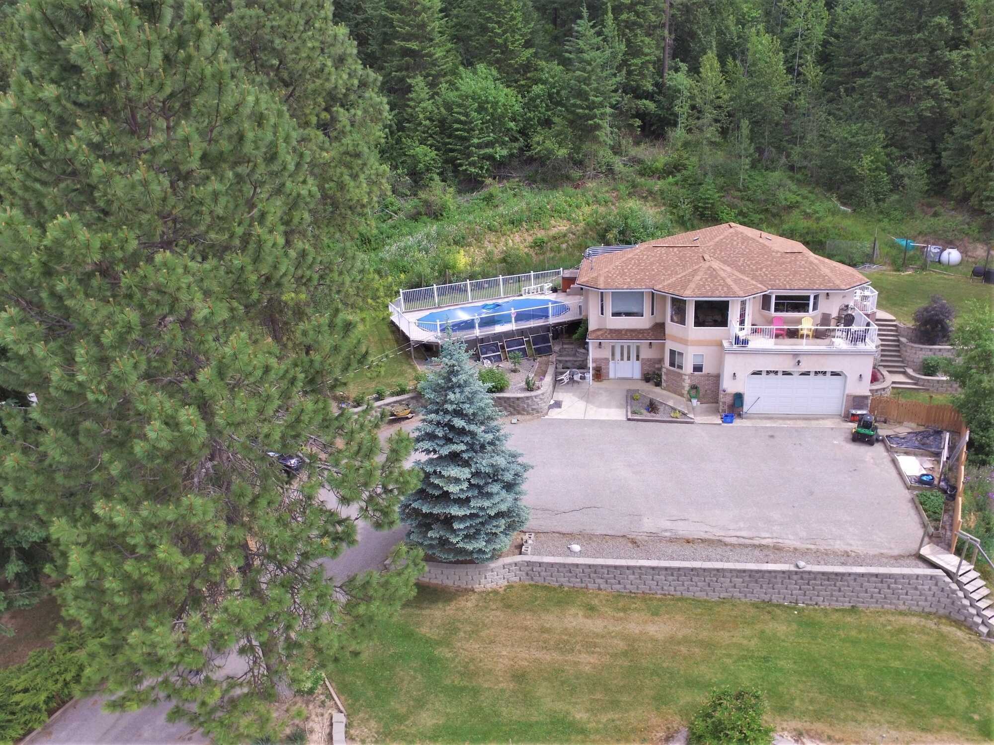 1922 Dale Street N, Creston 2