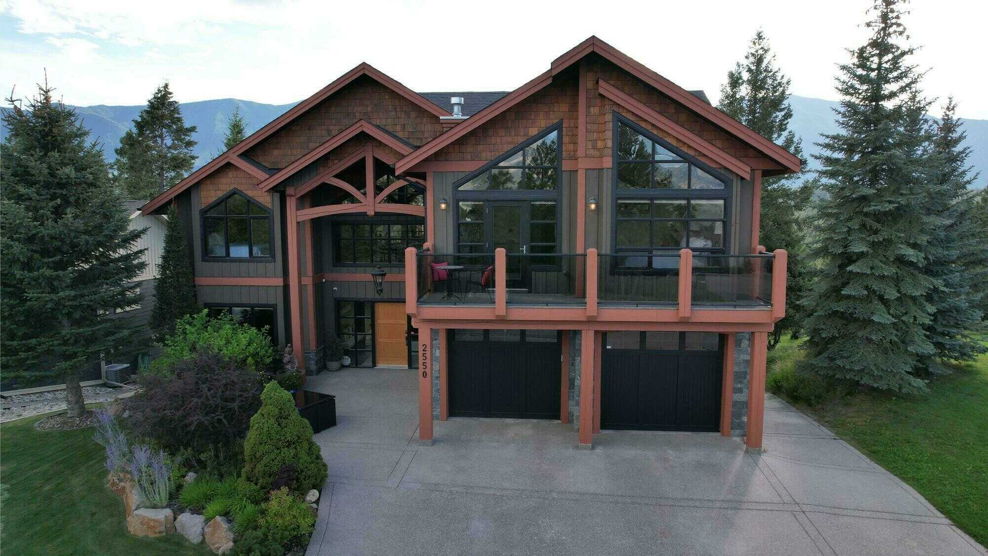 Executive Mountain View Retreat in Invermere 5