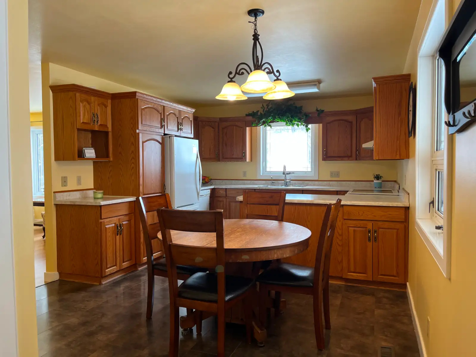 Spacious 4-Bed Home 2