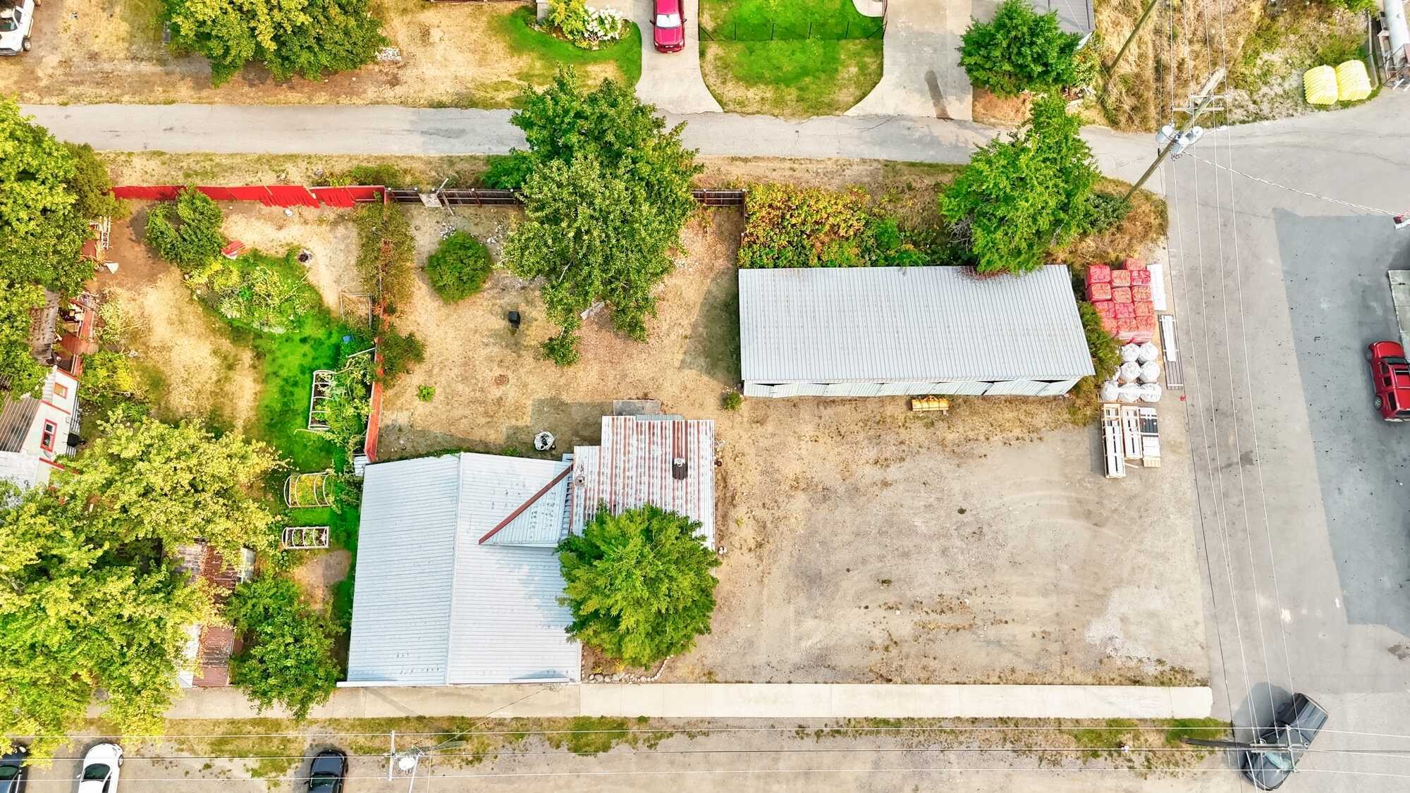 Incredible Opportunity in Silverton!  2Bed Home, HUGE 2 Bay Garage/Business Front & 6Bay Storage Unit!  Under renovations but a FANTASTIC chance to live and run a business! 2