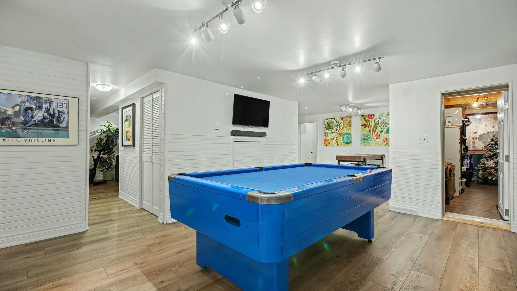 Fully Renovated 3+2 Bedroom Bungalow with Custom Kitchen, Detached Garage Workshop with Loft Storage, & Outdoor Entertaining Spaces 5