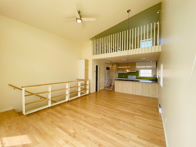 Sunny downtown sanctuary connected to the vast beauty of the Yukon – with views of the Yukon River, Grey Mountain, Goldenhorn, transformed by the changing seasons. Inside - modern, warm Scandinavian design with lots of special touches. 4