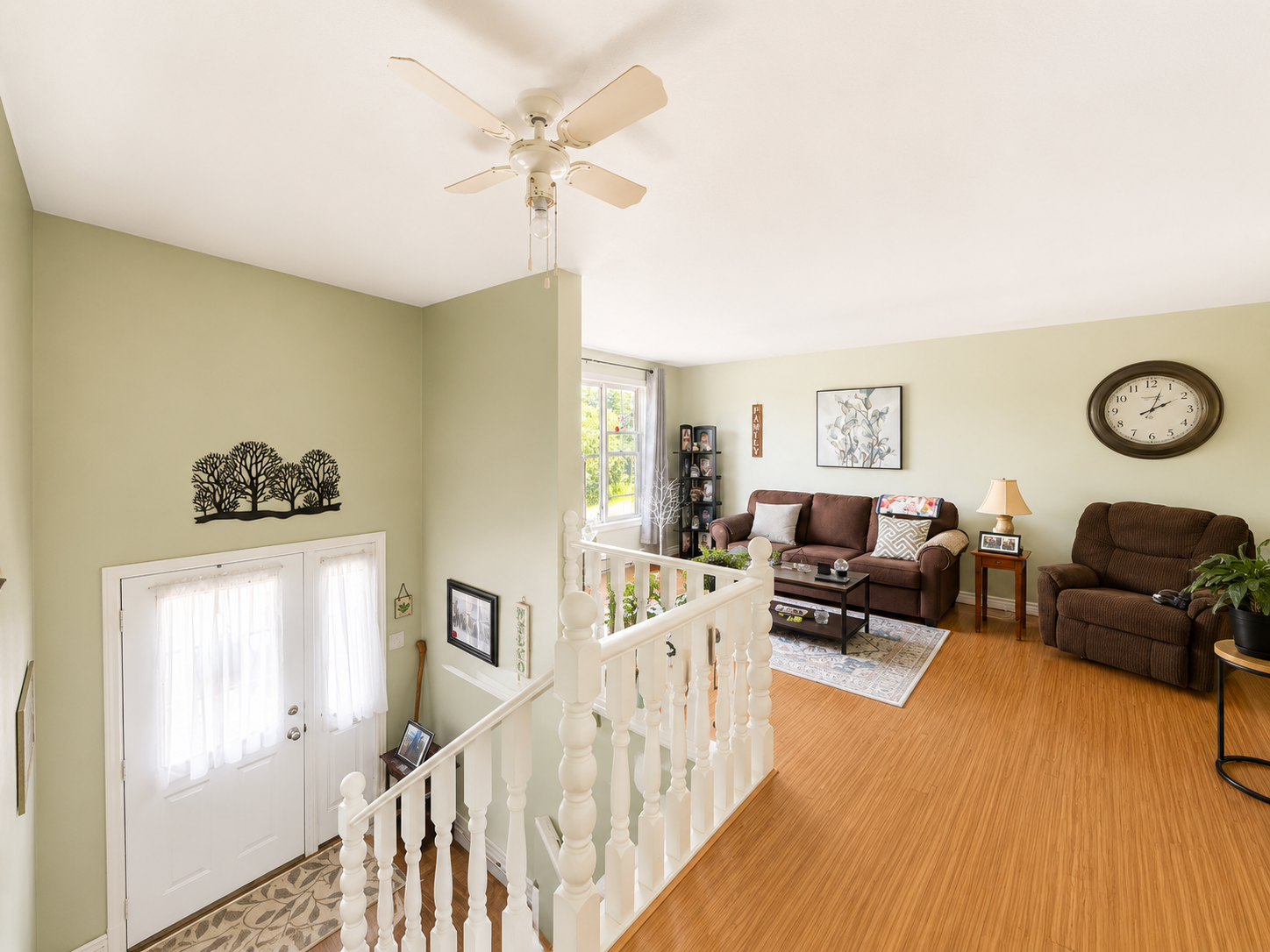 Spacious Family Home with Income-Generating 2-Bedroom Apartment! 3