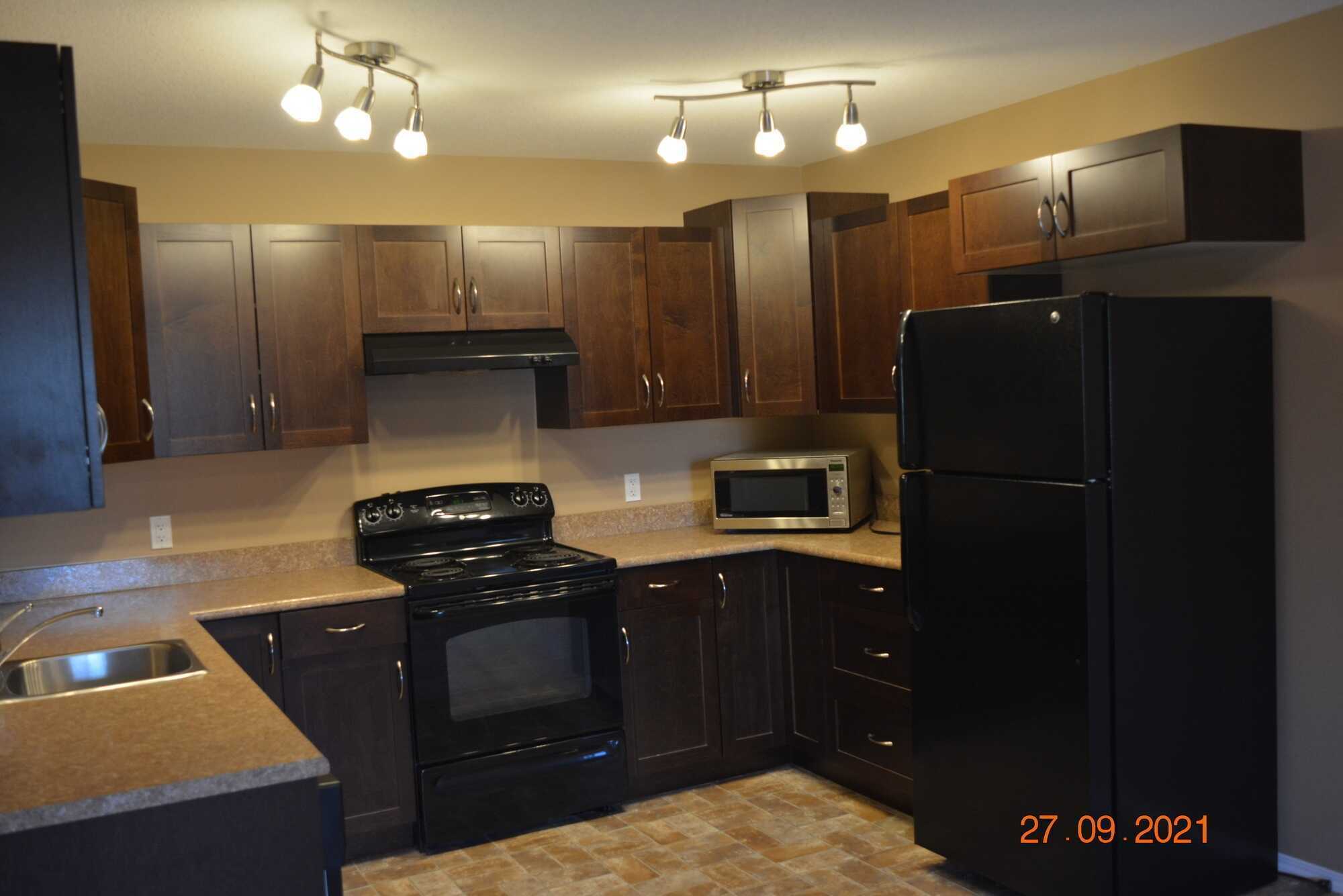 This bright 2 bedroom + den 1,152 sq.ft. apartment is in a newer development in a well-established neighbourhood. 4