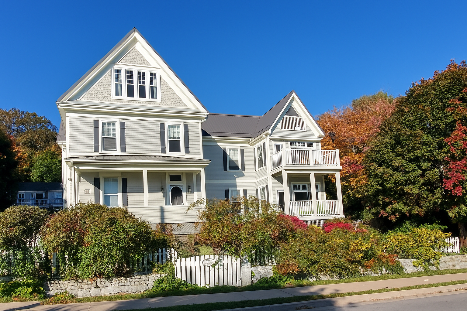 121 & 123 Duke Street, Chester, Nova Scotia
$2.95M CAD | Approximately $2.M USD | Approximately €1.8M EUR
7 Bedrooms | 7 Bathrooms | Pool | Registered Mooring | Multi-Residence Flexibility 3