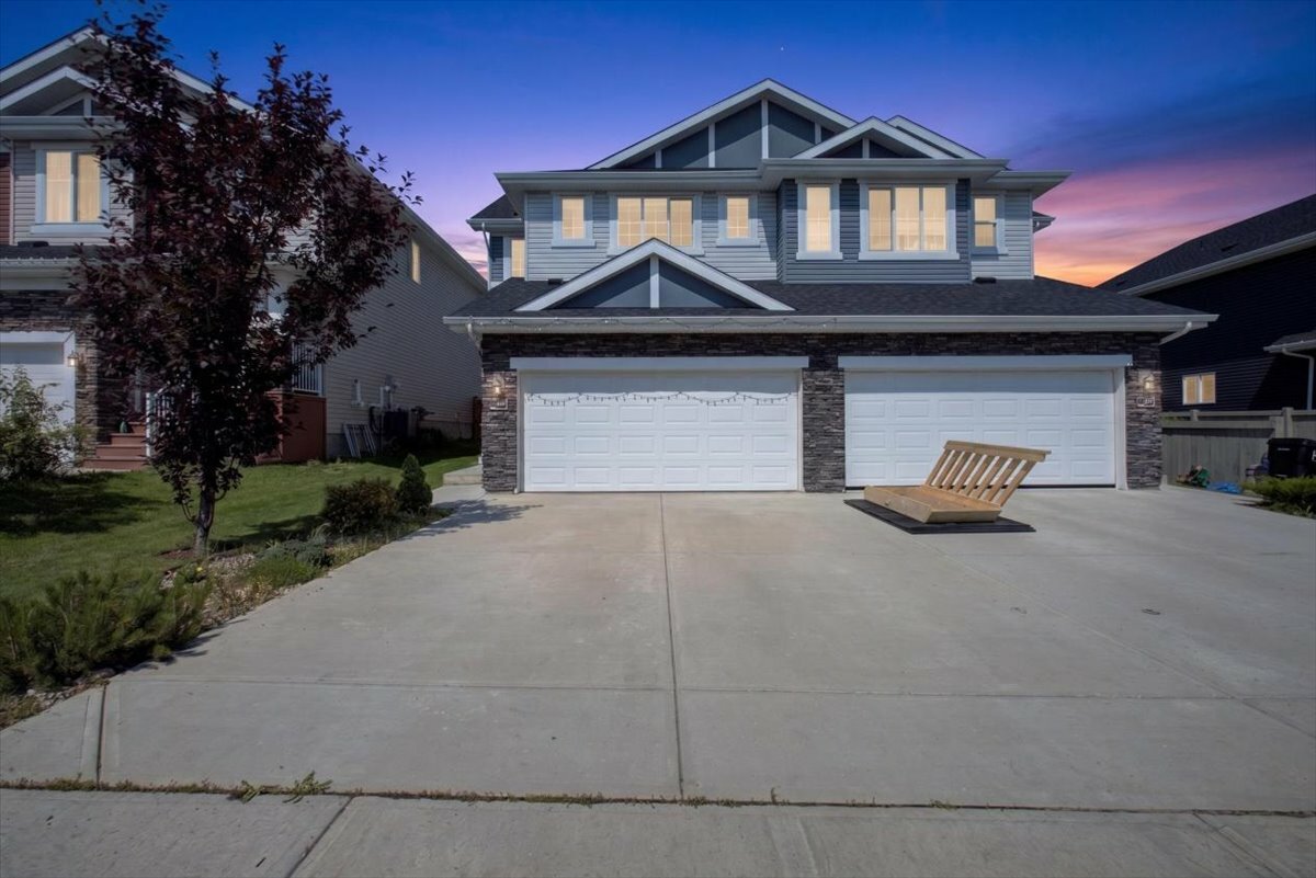 STARLING / GREENSPACE VIEW / MODERN 3 BED 2.5 BATH — A RARE FIND! Welcome to 3885 Robins Crescent NW in sought-after Starling! 2