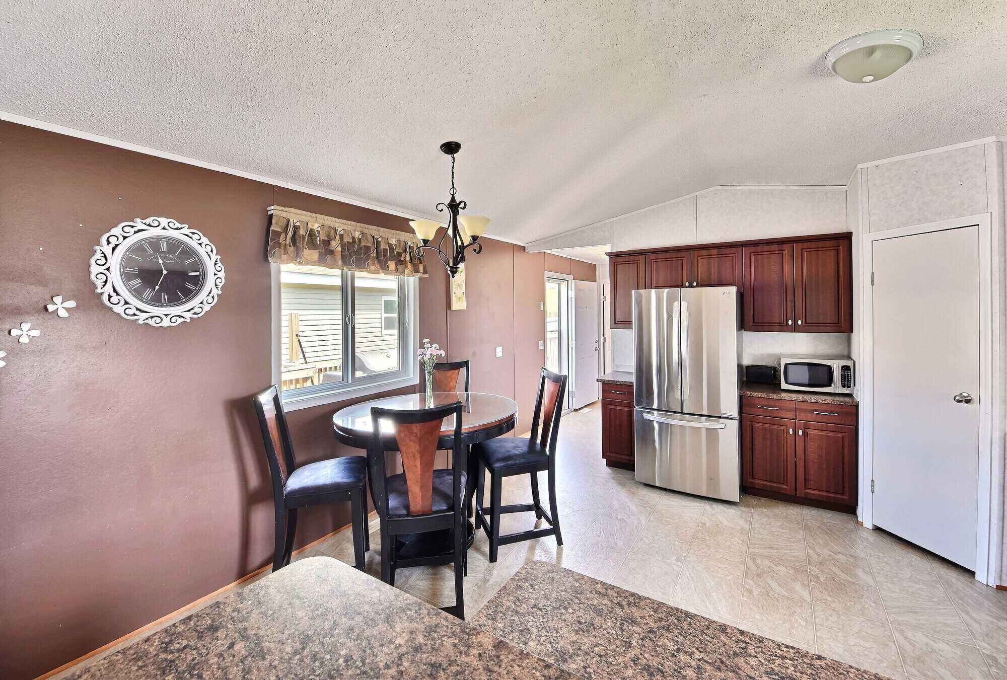 345 Greenwich Lane, Fort McMurray 3