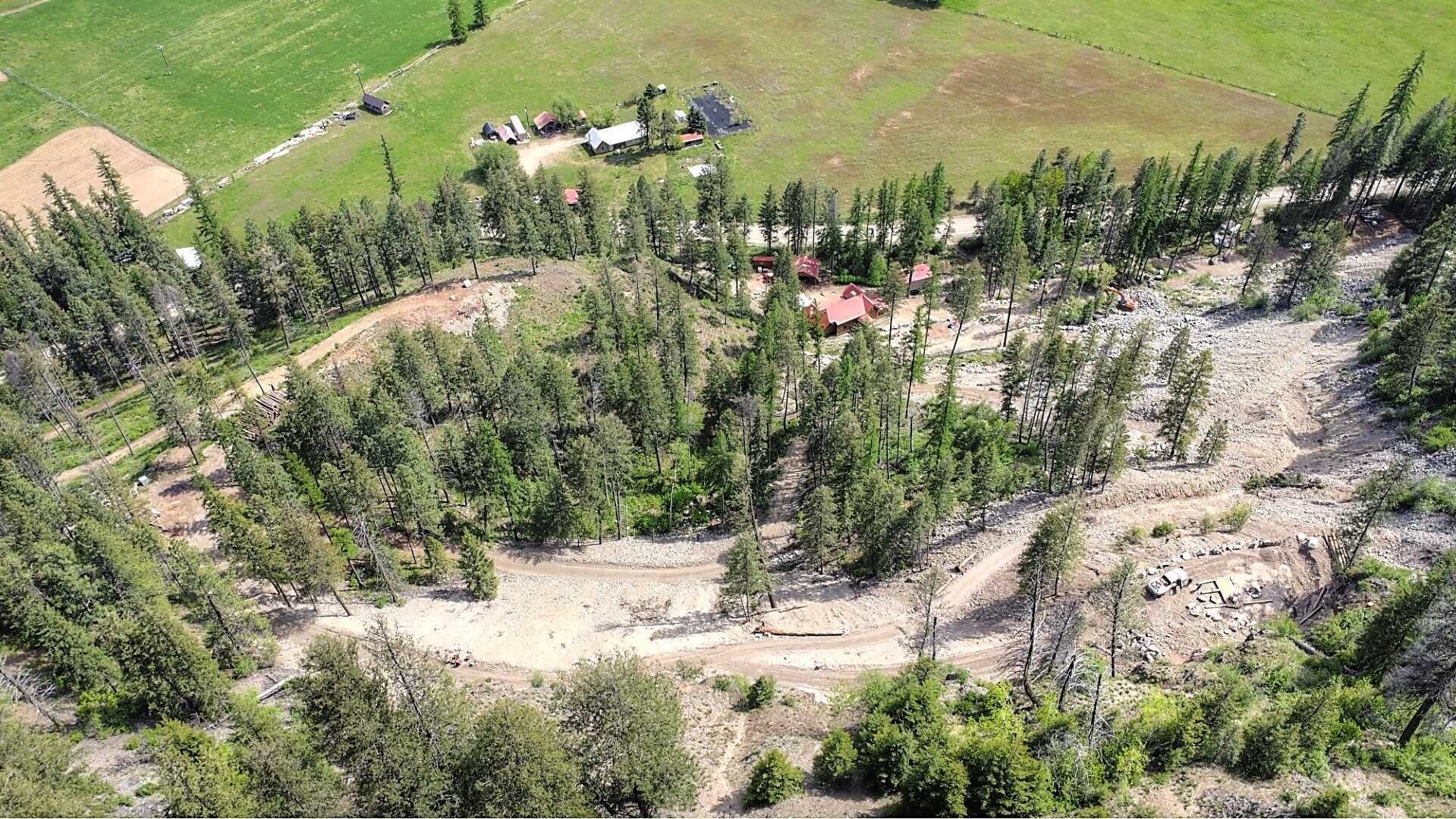 Very PRIVATE 3Bed 1Bath Country Home *24 Plus Acres *PERMITED WORKING GRAVEL PIT BUSINESS *Work Shop *HUGE OPPORTUNITY 4
