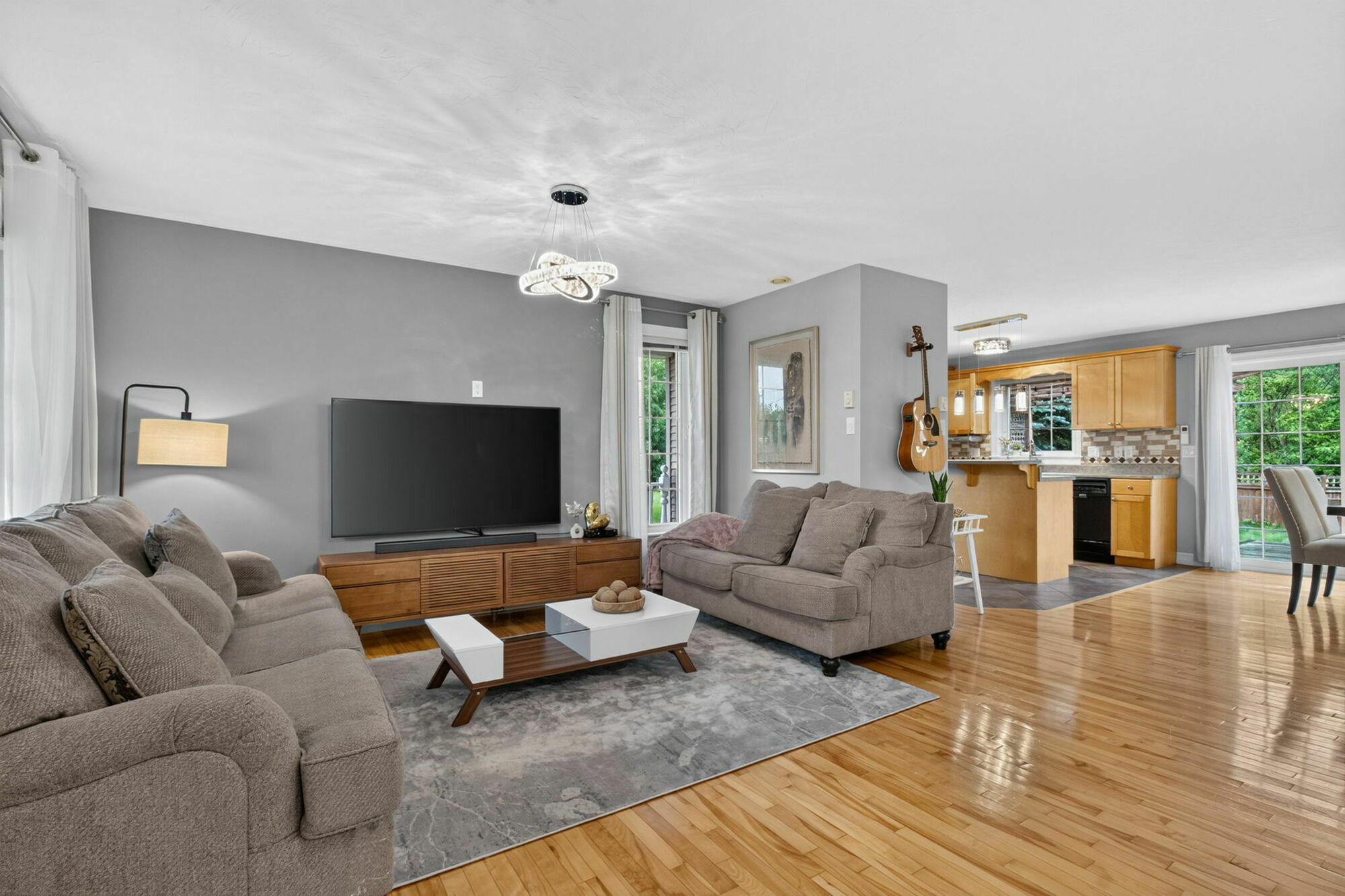 Beautiful Family Home in Sought-After Dieppe! 4