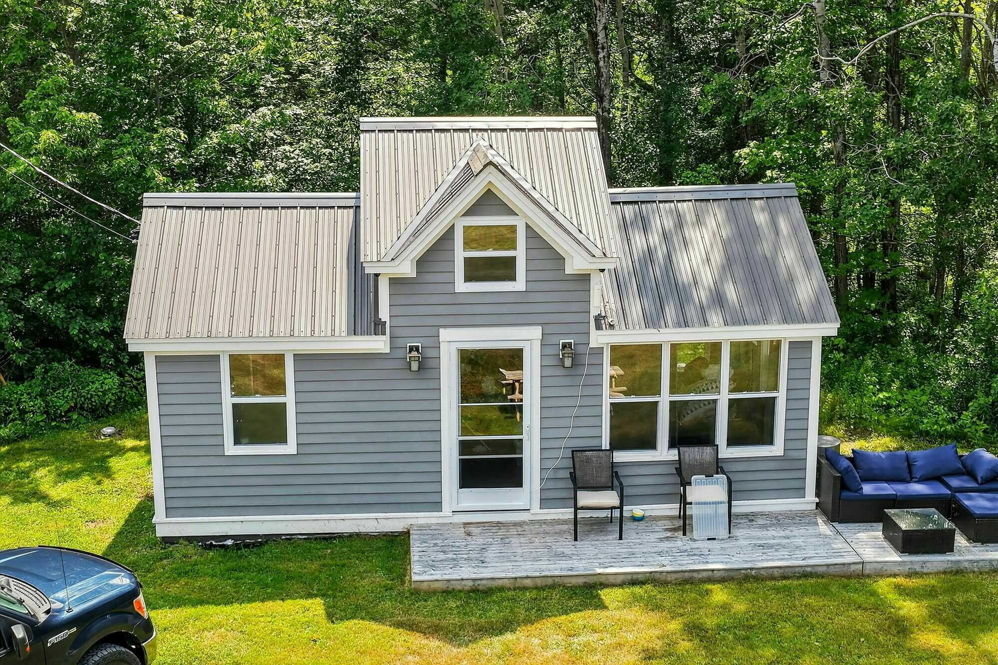Beachside Investment Opportunity or Build Your Dream Home! 2
