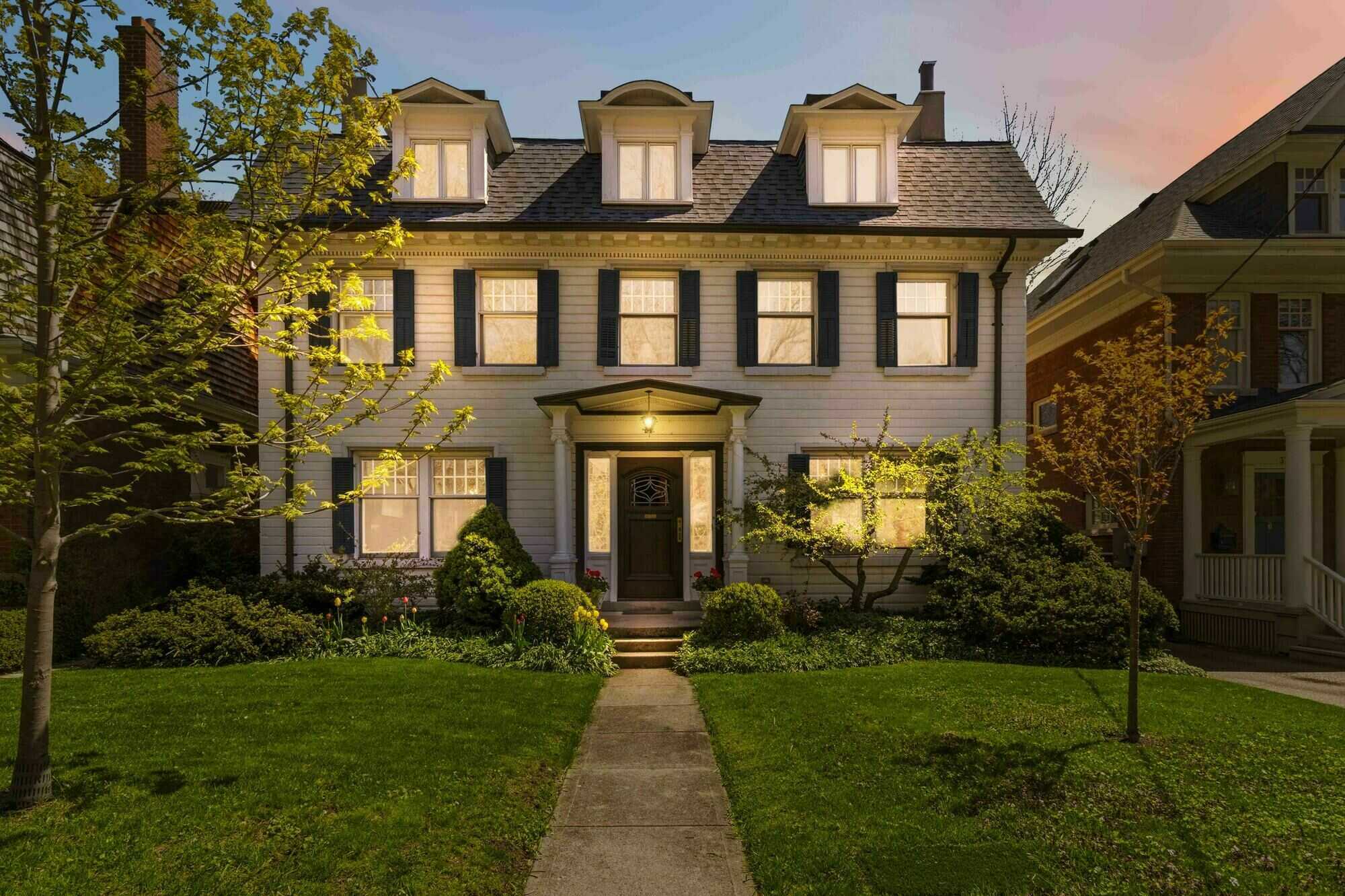 Exquisite Georgian Revival Residence on Coveted Nanton Avenue, Rosedale 3