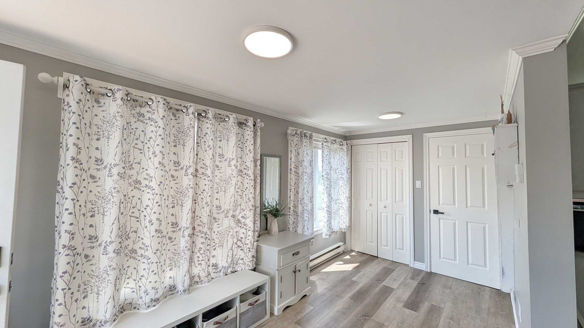Maison chaleureuse, rénovée et prête à accueillir votre famille! 3