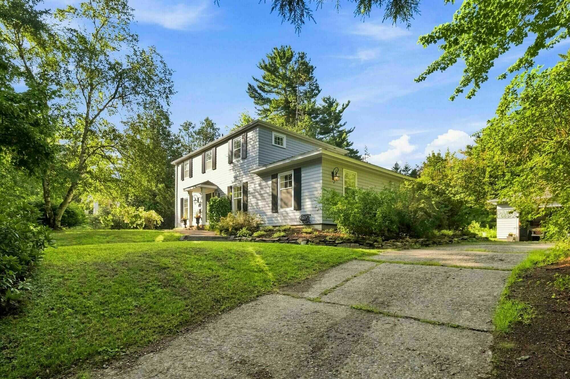A Private In-Town Retreat on one of Bridgewater's Most Desirable Streets - 3 Bedrooms on a Double Lot near the Woodland Gardens Park 3