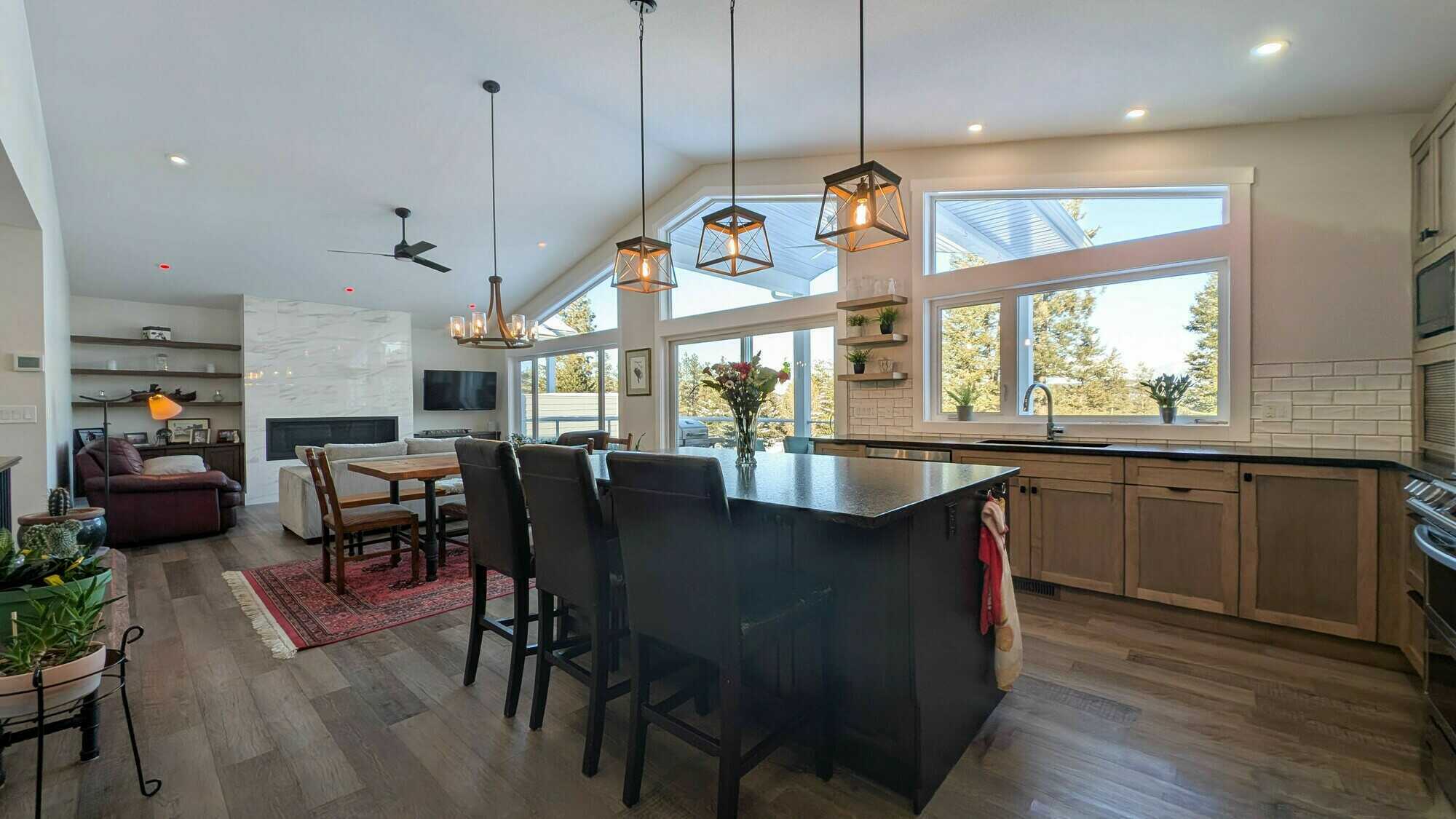 A Life of Luxury on the Prestigious Wildstone Golf Course in Cranbrook, BC 3