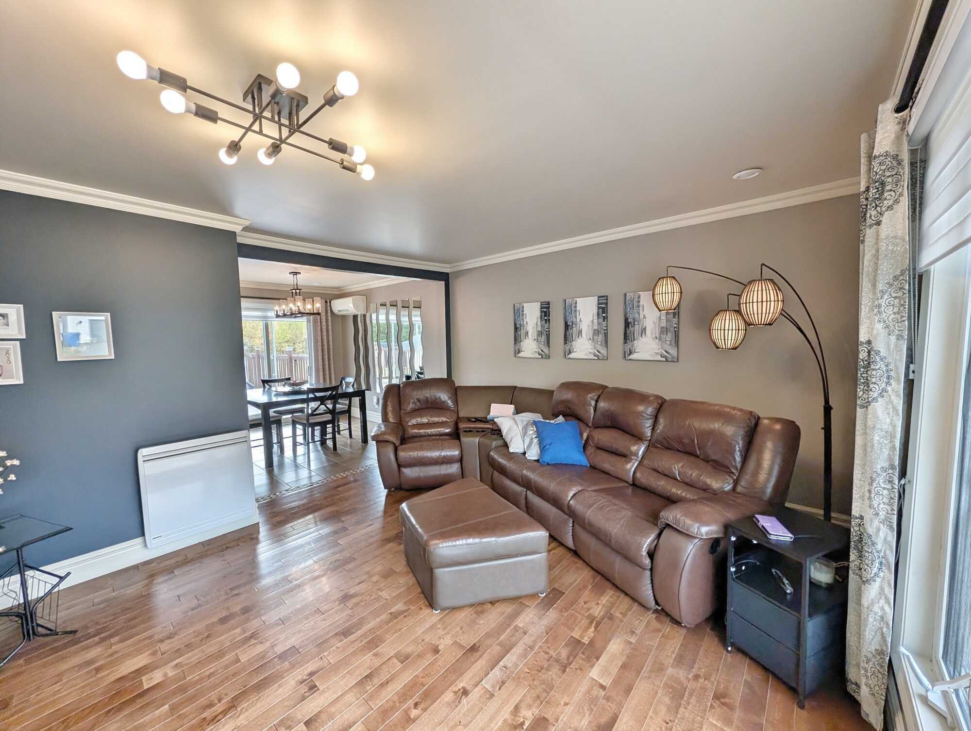 Ravissante maison familiale à Saint-Léolin! Charming Family Home in Saint-Léolin! 🏡 4