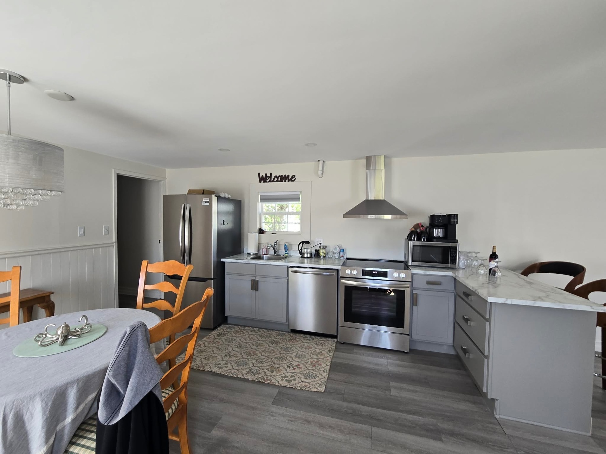 PRIVATE SALE. SINGLE FAMILY DWELLING 4