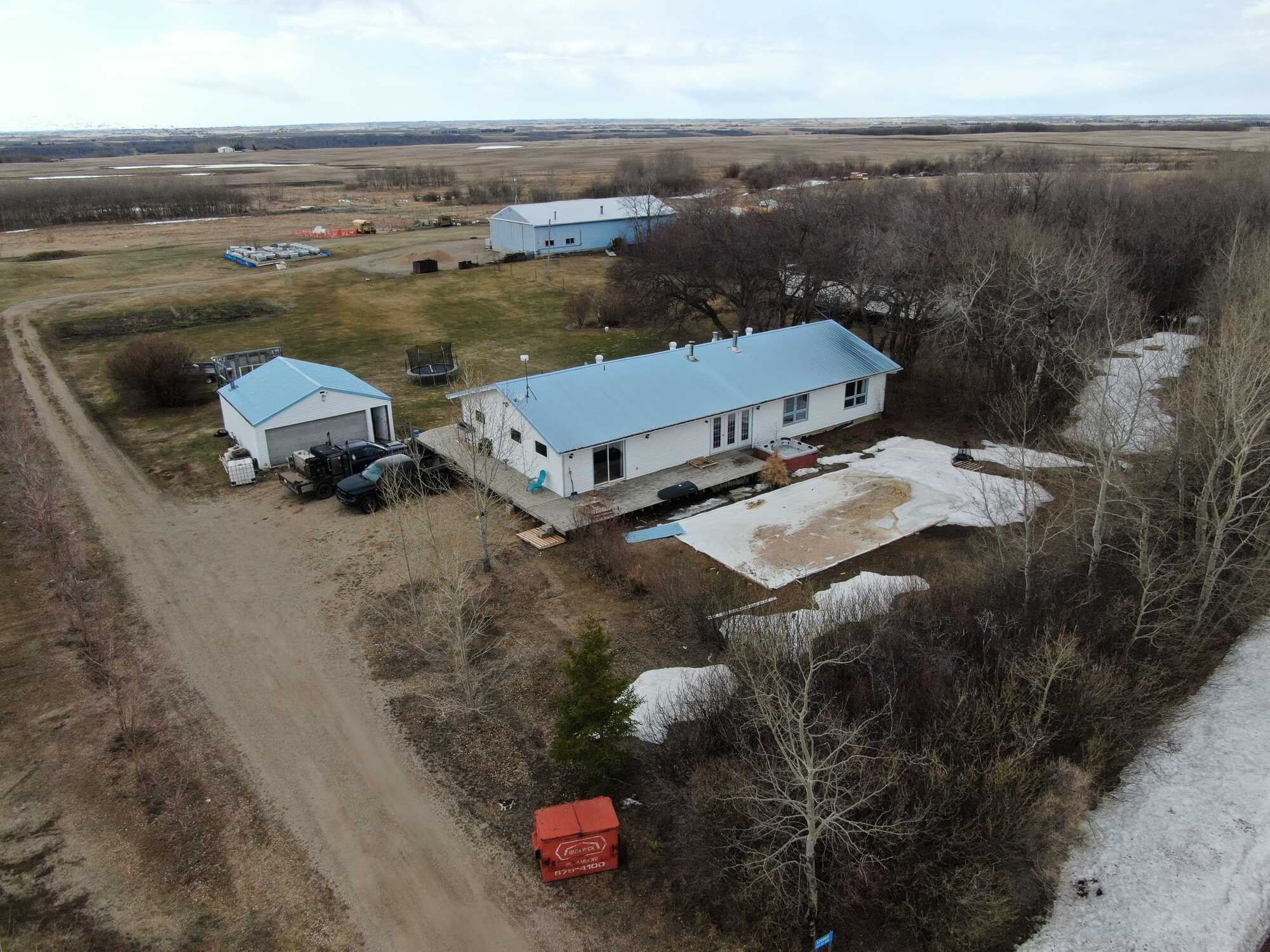 Great opportunity - Two homes on 65 acres only 15 minutes from Lloydminster, SK 3
