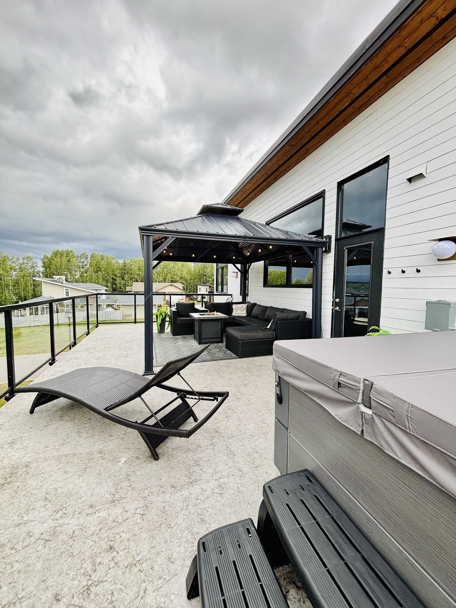 "Modern Lakefront in Smithers – West Coast Luxury with Mountain Views" 5