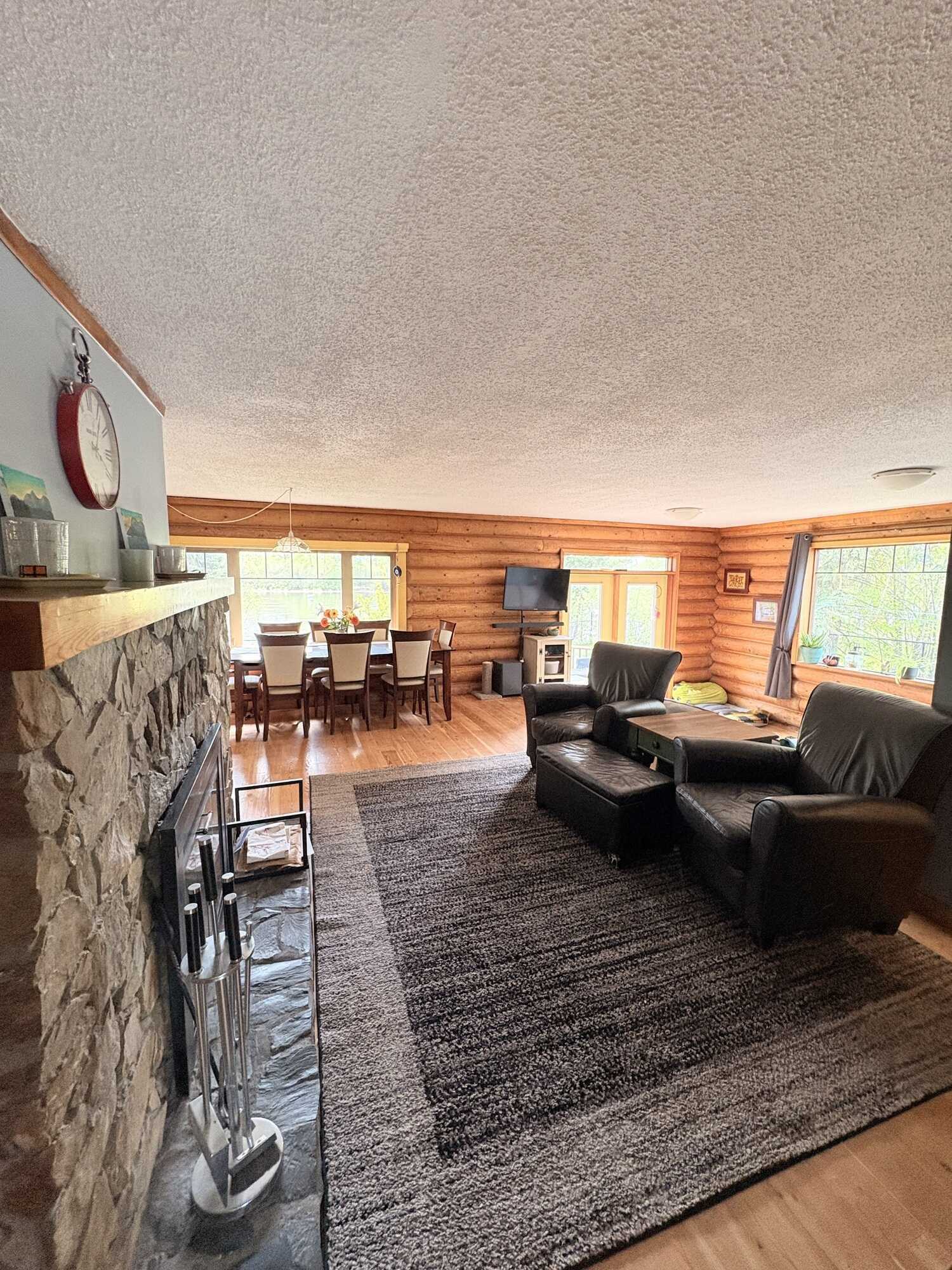 Rare Waterfront Log Home on a Private 0.59-Acre Lot 4