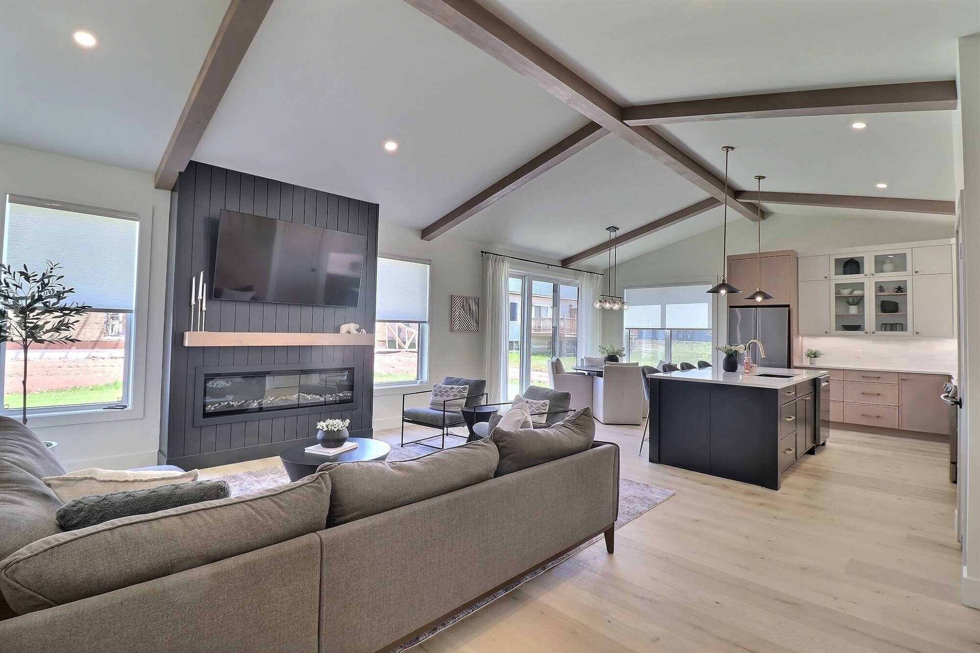 Sophisticated. Welcoming. Effortlessly elegant. This is West Royalty living at its finest. 5