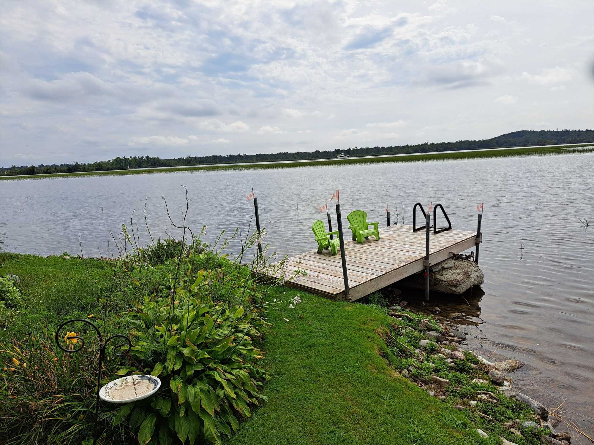 A rare opportunity to own a slice of paradise where relaxation and practicality meet. Delightful, cozy home in a beautiful, peaceful setting on the Trent-Severn Waterway on Bradley Bay, ideal for boating, fishing, canoeing, and more. 3