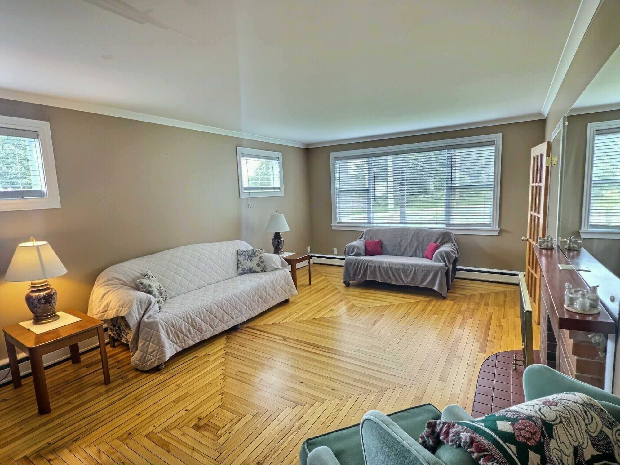 🏡 Character-Filled 3-Bedroom, 2-Bathroom Home on a Deep Private Lot in St. John’s 5